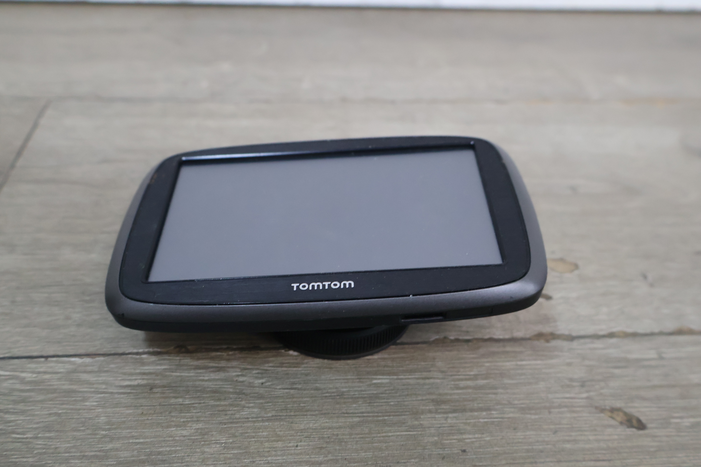 TomTom GPS navigatiesysteem met oplader – foto 6 – kavel bij GSD Auctions, Zoeterwoude