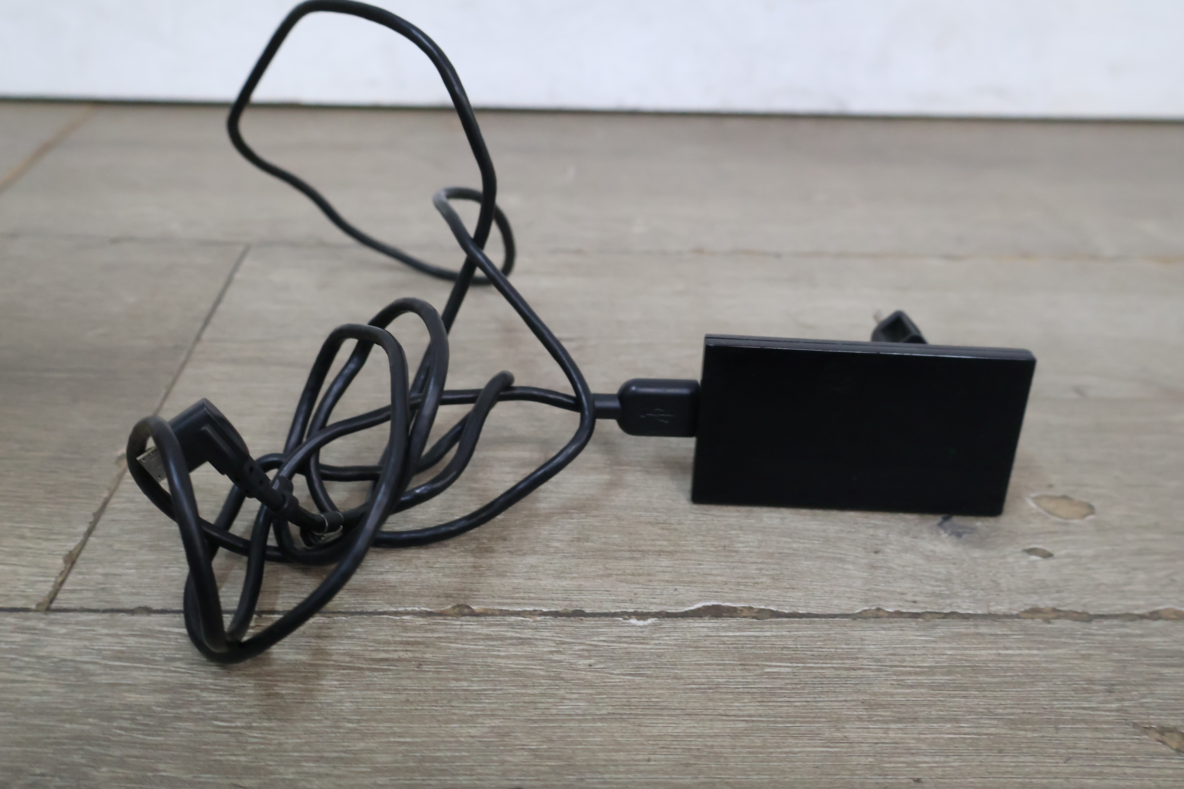 TomTom GPS navigatiesysteem met oplader – foto 11 – kavel bij GSD Auctions, Zoeterwoude