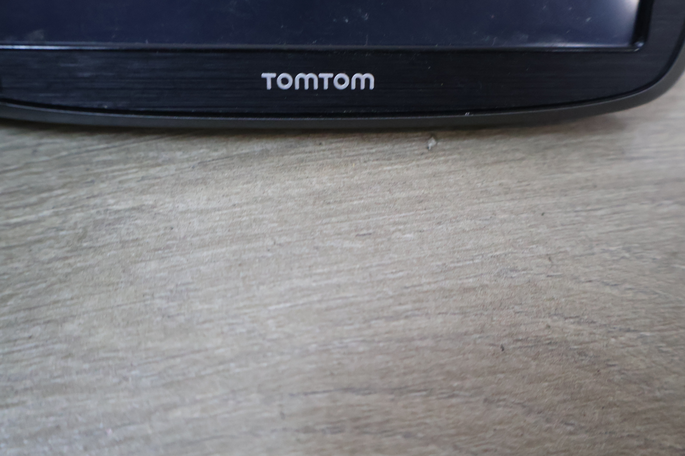 TomTom GPS navigatiesysteem met oplader – foto 12 – kavel bij GSD Auctions, Zoeterwoude