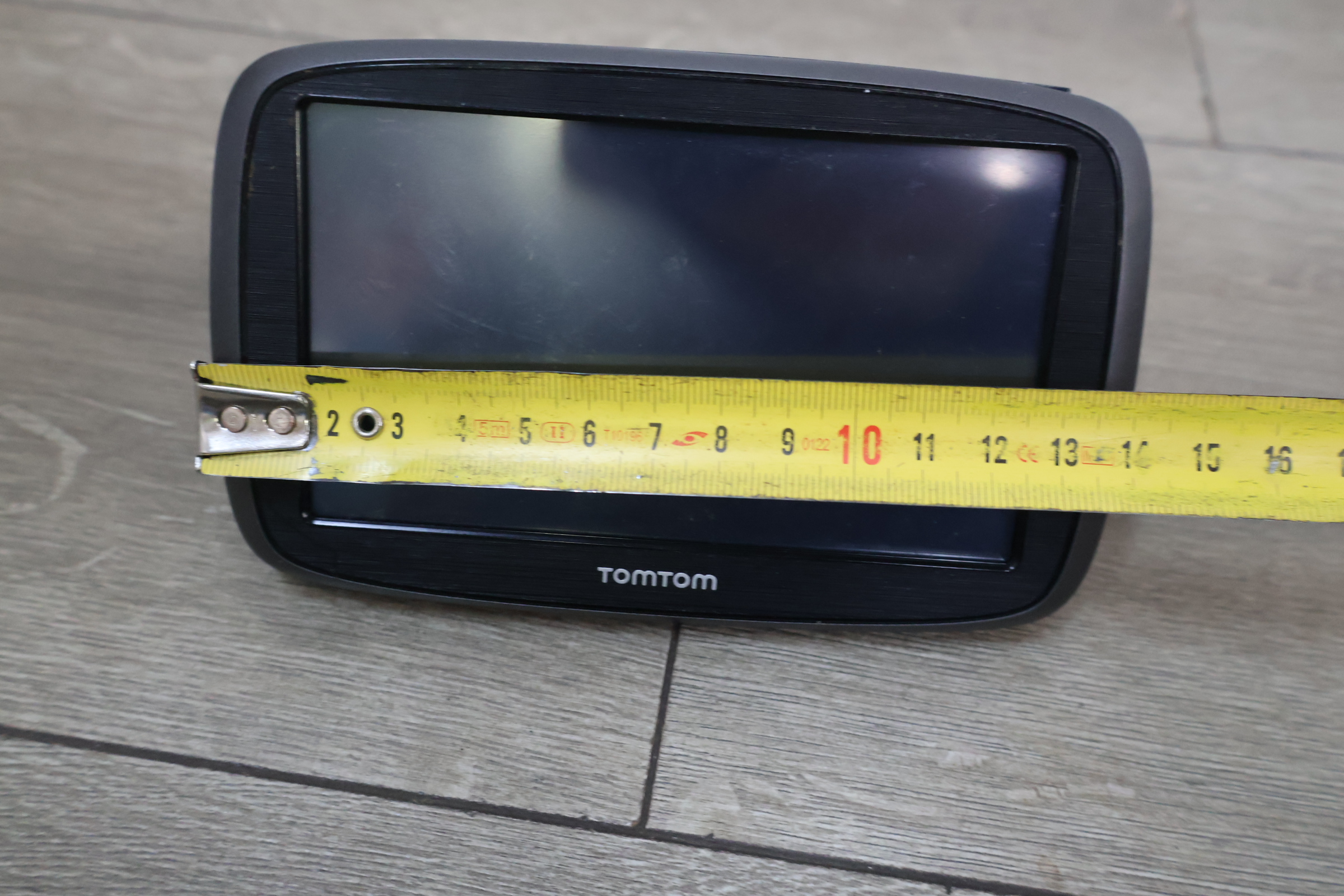 TomTom GPS navigatiesysteem met oplader – foto 13 – kavel bij GSD Auctions, Zoeterwoude