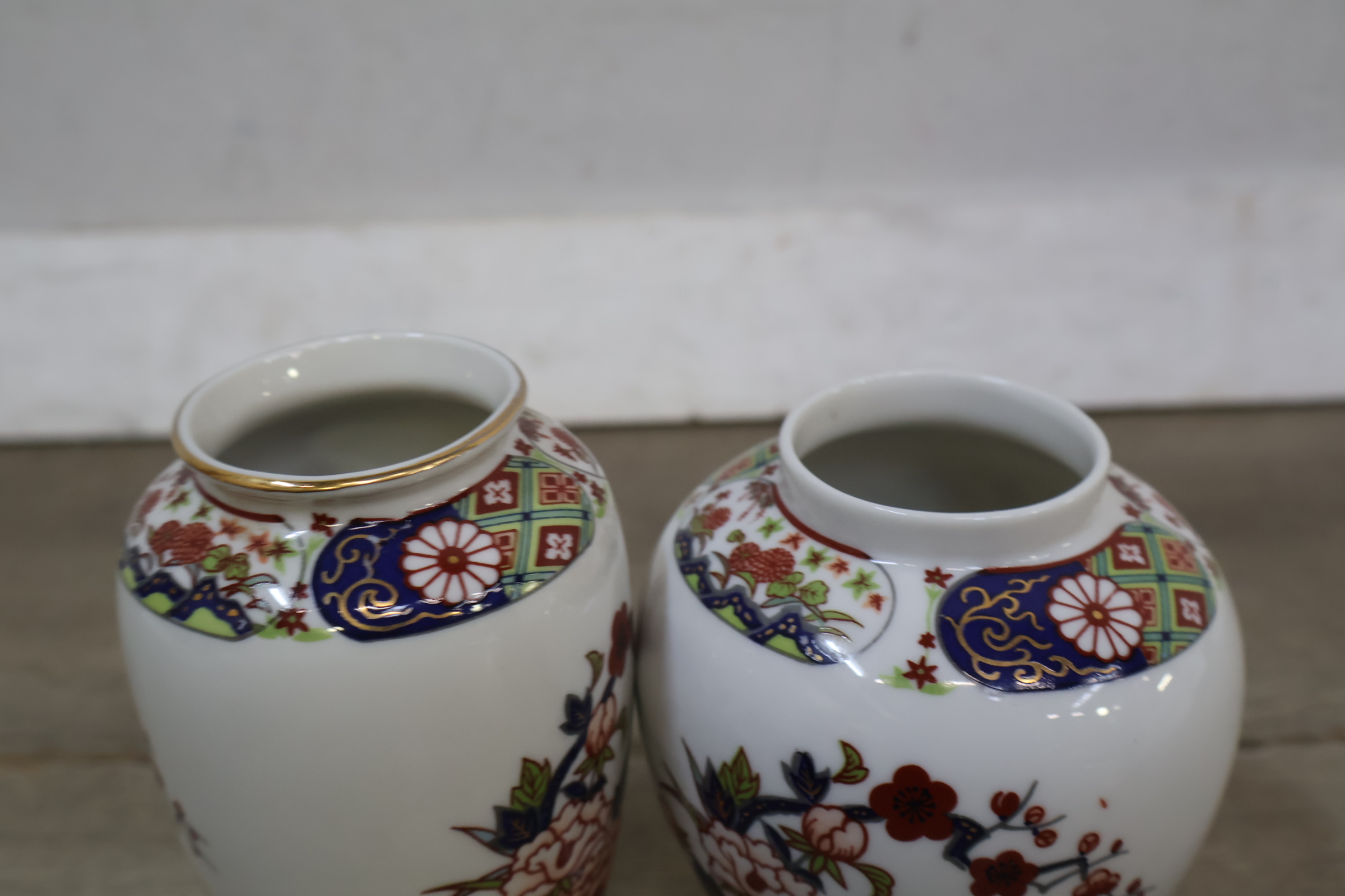 Set van 3 decoratieve keramieken vazen – foto 8 – kavel bij GSD Auctions, Zoeterwoude
