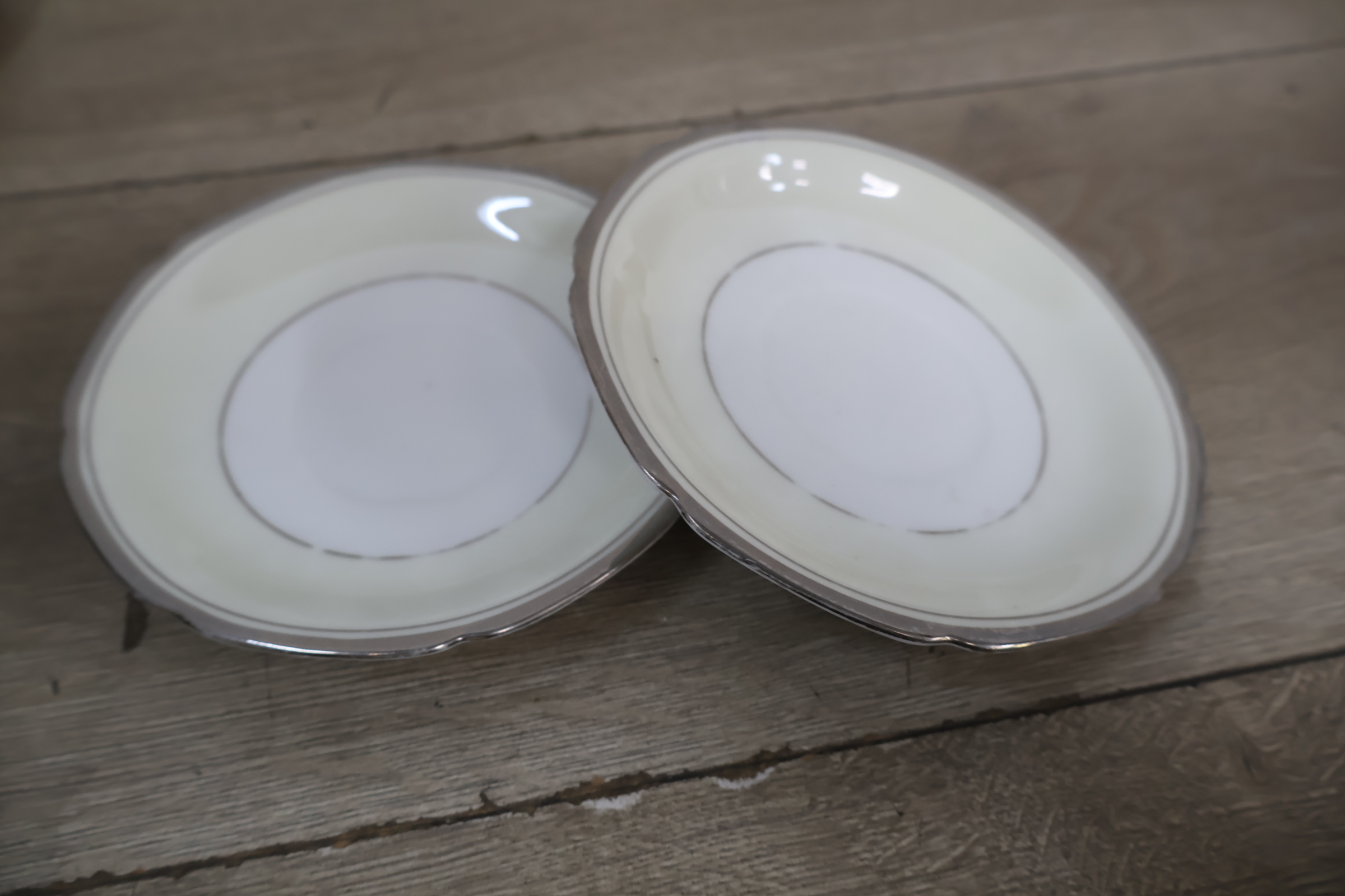 Set porseleinen kop en schotels – foto 7 – kavel bij GSD Auctions, Zoeterwoude