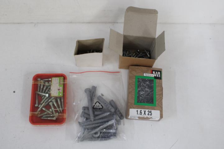 Diverse kleine gereedschap - Schroeven – foto 15 – kavel bij GSD Auctions, Zoeterwoude