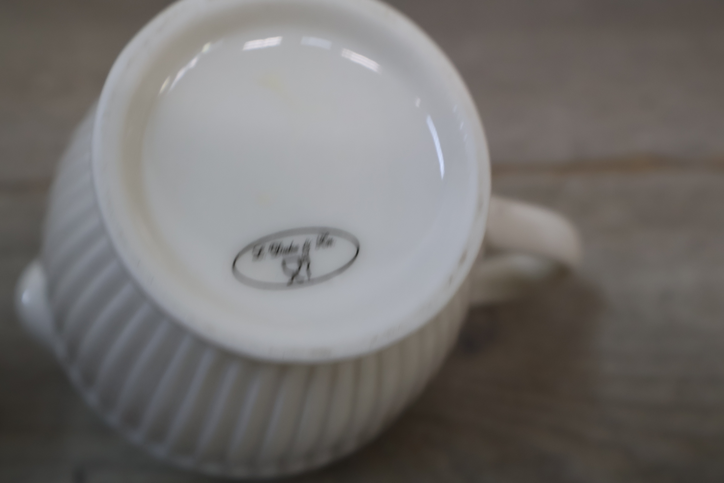 Crèmekleurige servies - theepot, melkkannetje en suikerpot – foto 7 – kavel bij GSD Auctions, Zoeterwoude