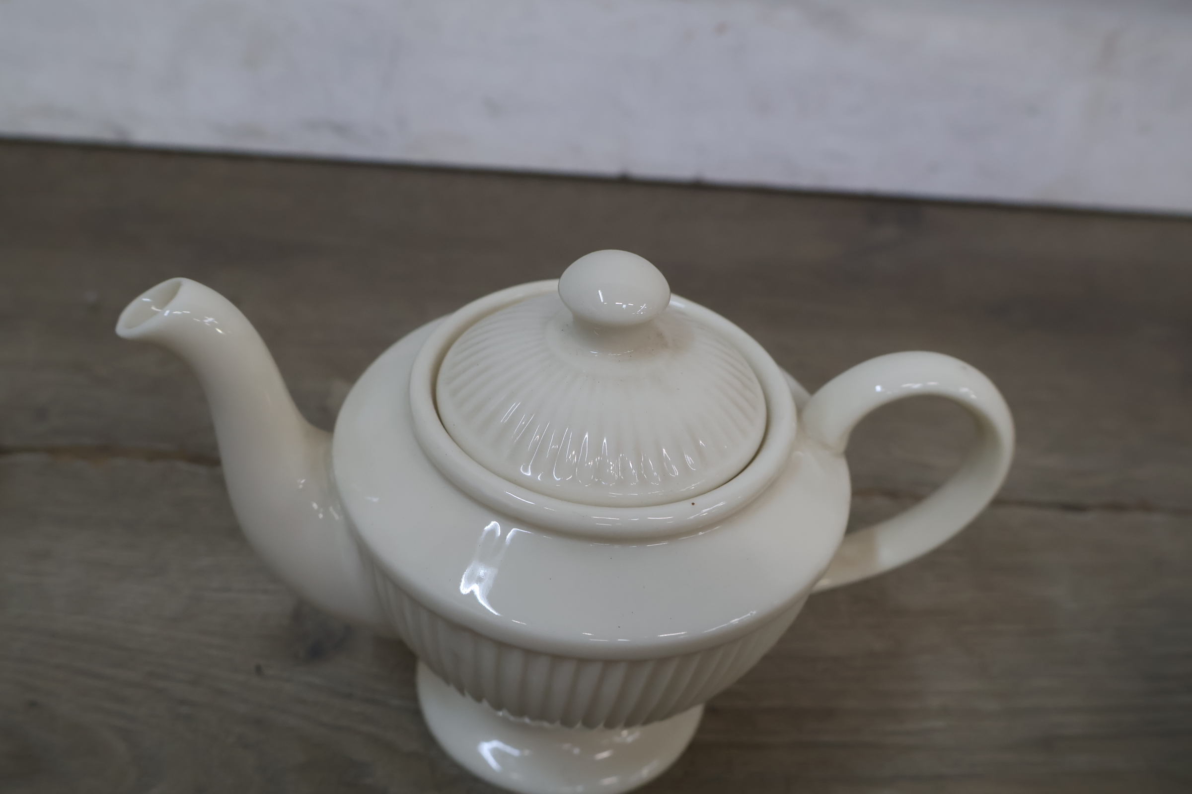Crèmekleurige servies - theepot, melkkannetje en suikerpot – foto 9 – kavel bij GSD Auctions, Zoeterwoude