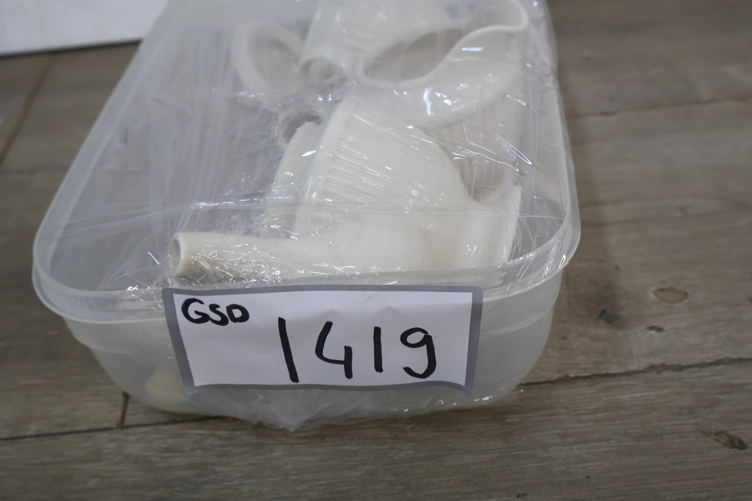 Crèmekleurige servies - theepot, melkkannetje en suikerpot – foto 18 – kavel bij GSD Auctions, Zoeterwoude