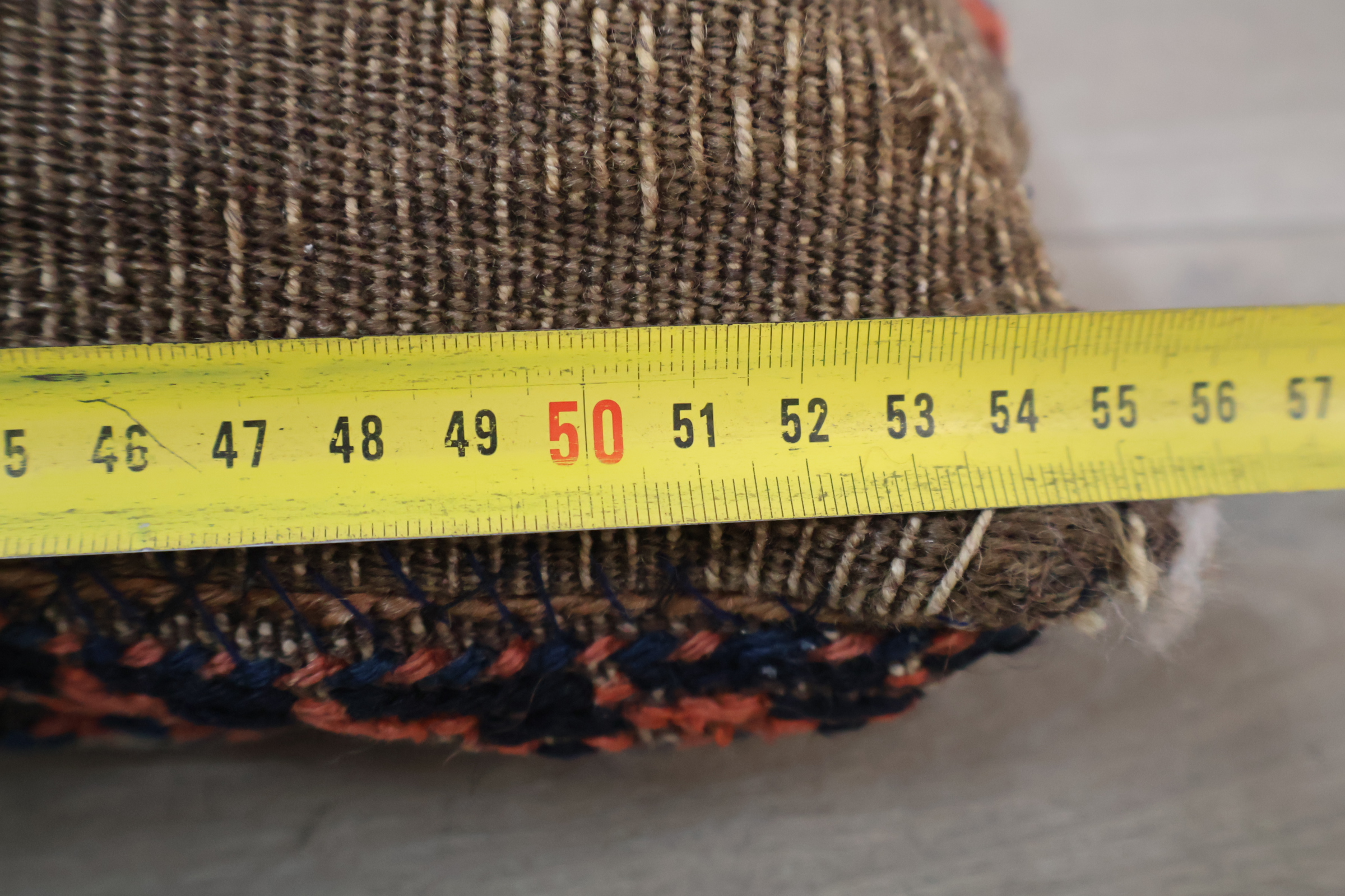 Gebreid kussen met strepen – foto 17 – kavel bij GSD Auctions, Zoeterwoude