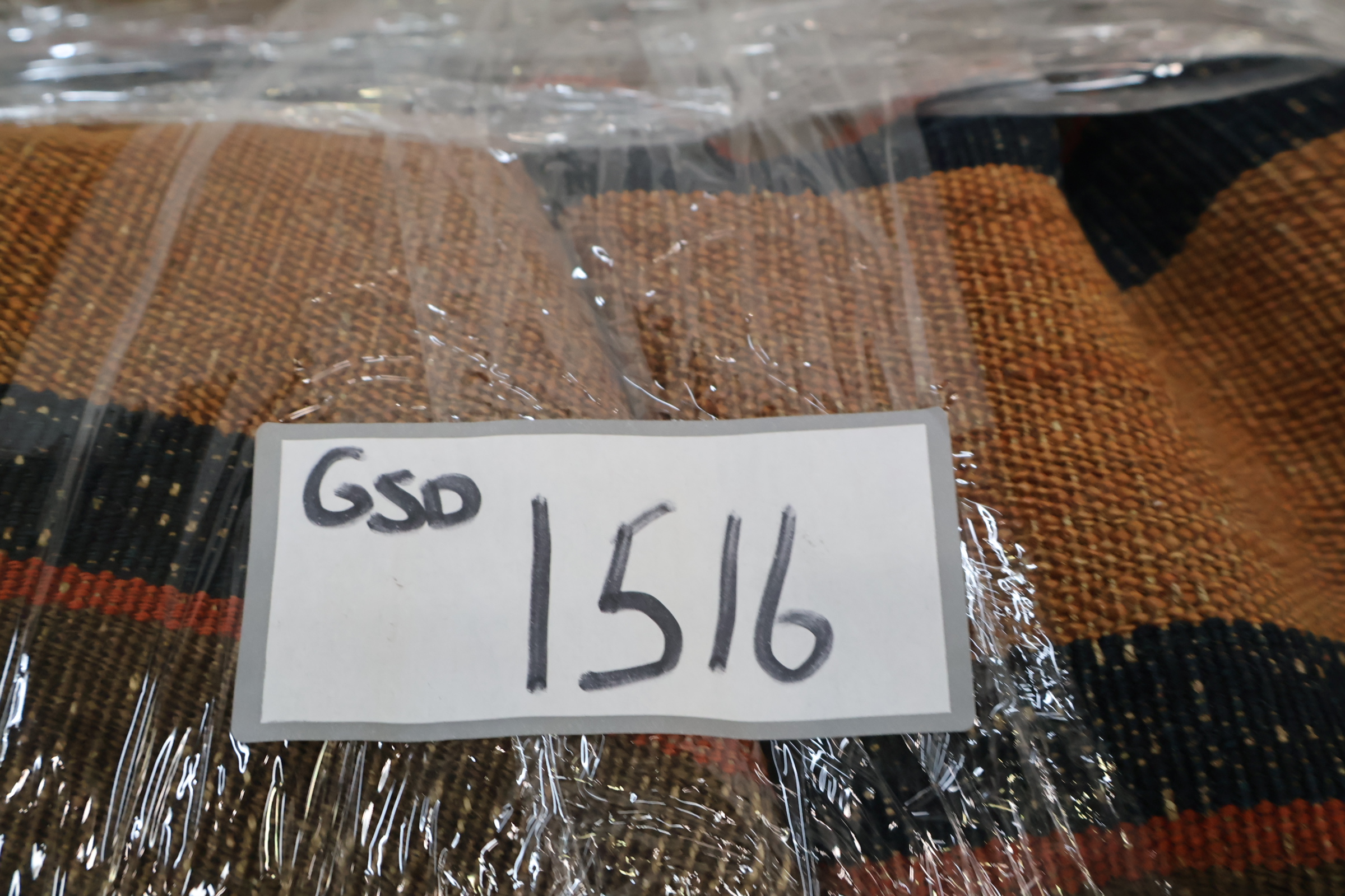 Gebreid kussen met strepen – foto 19 – kavel bij GSD Auctions, Zoeterwoude
