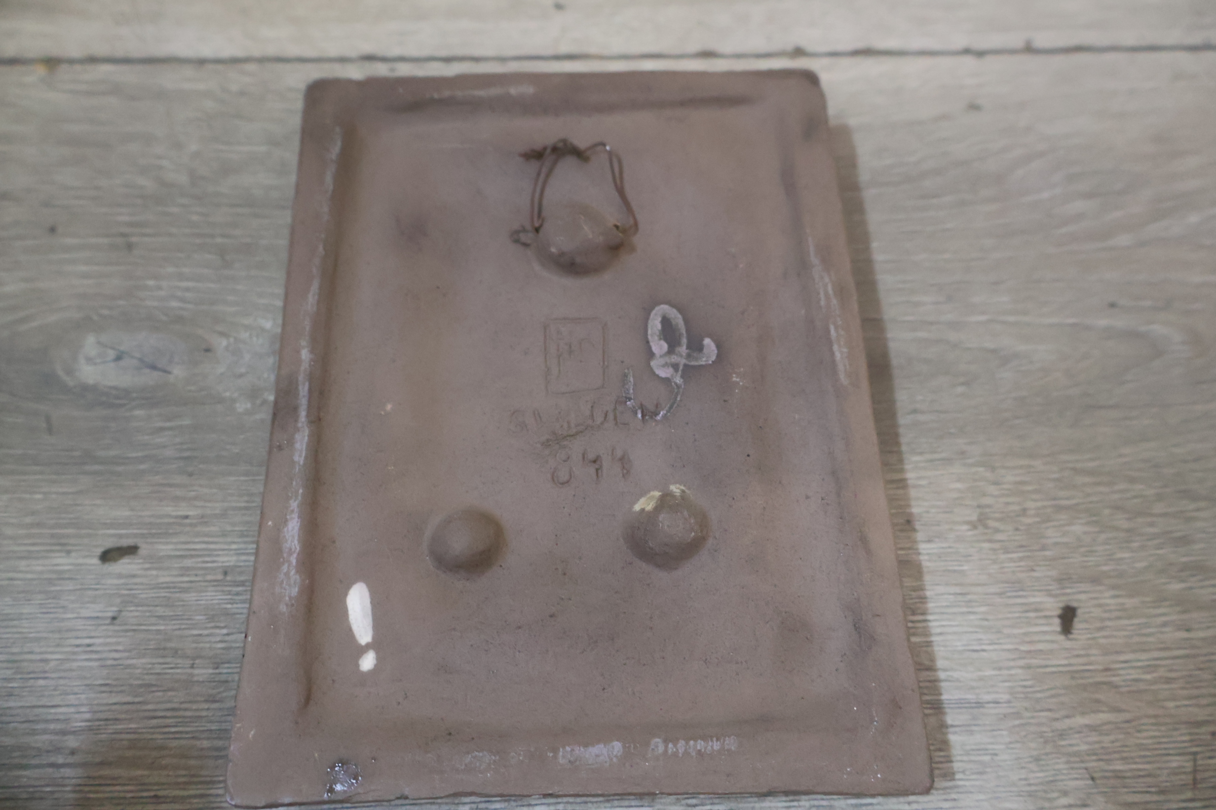 Decoratieve keramische tegel met bloemmotief – foto 10 – kavel bij GSD Auctions, Zoeterwoude