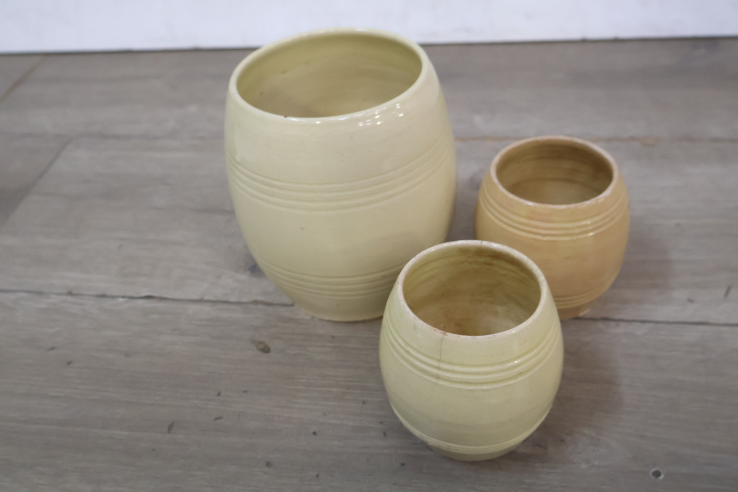 Set van drie geglazuurde voorraadpotten met deksels – foto 5 – kavel bij GSD Auctions, Zoeterwoude