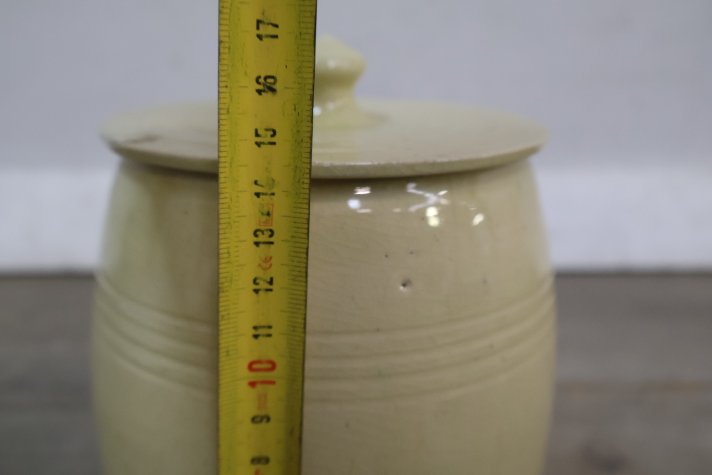 Set van drie geglazuurde voorraadpotten met deksels – foto 11 – kavel bij GSD Auctions, Zoeterwoude