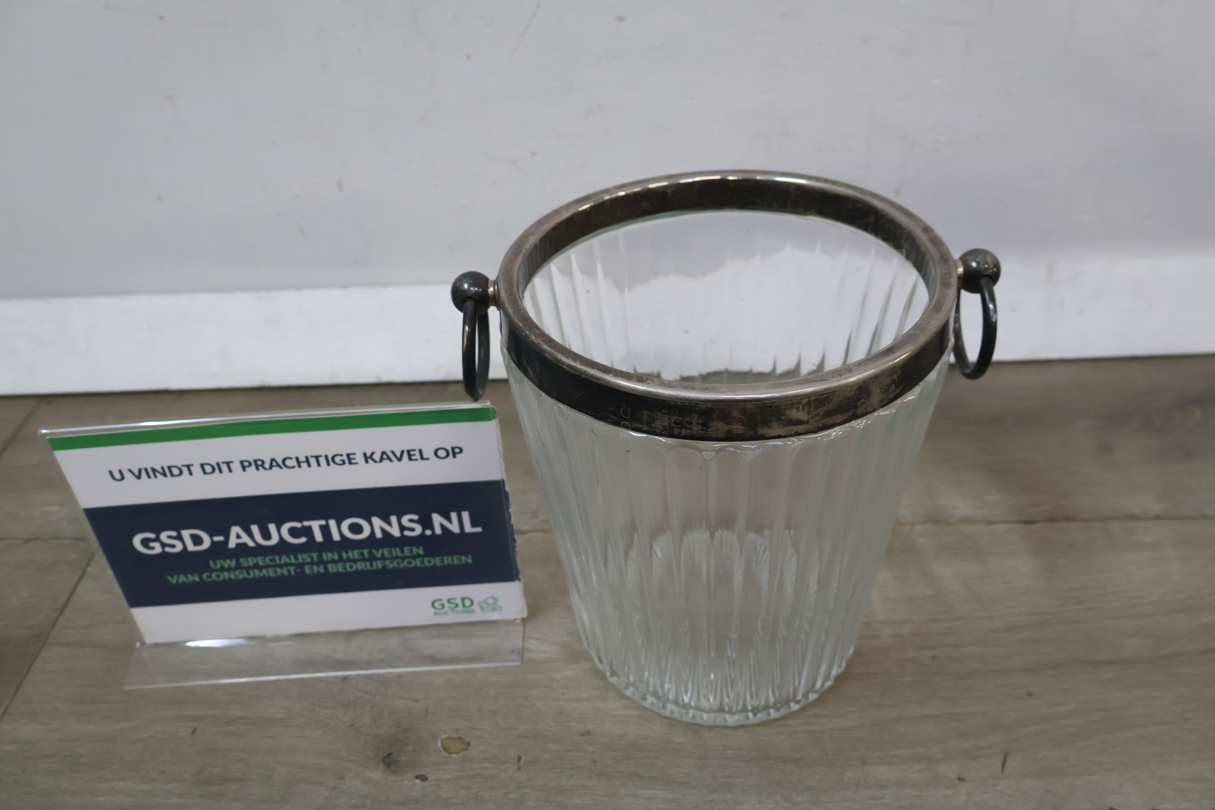 Glazen ijsemmer met metalen rand – foto 2 – kavel bij GSD Auctions, Zoeterwoude