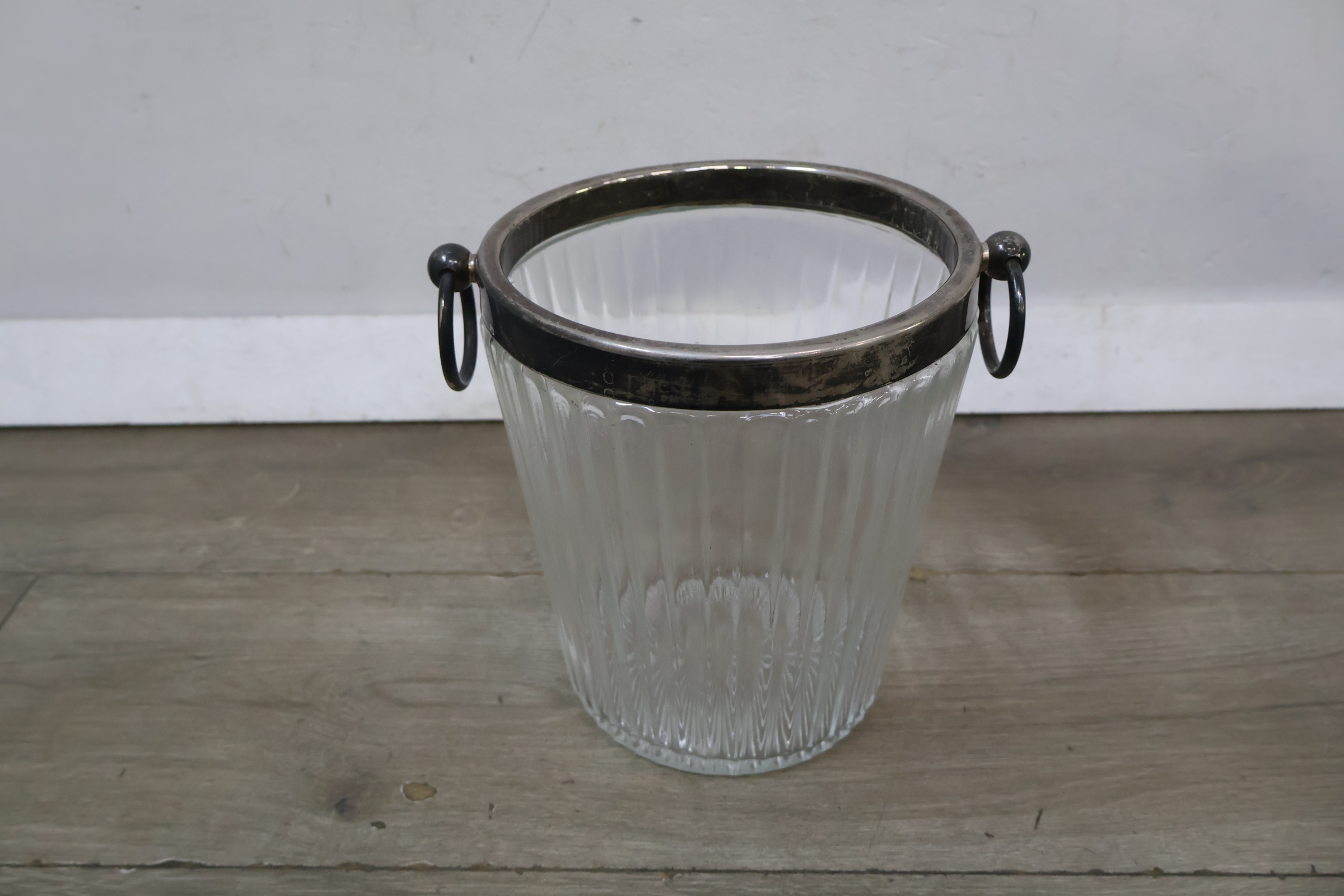 Glazen ijsemmer met metalen rand – foto 3 – kavel bij GSD Auctions, Zoeterwoude