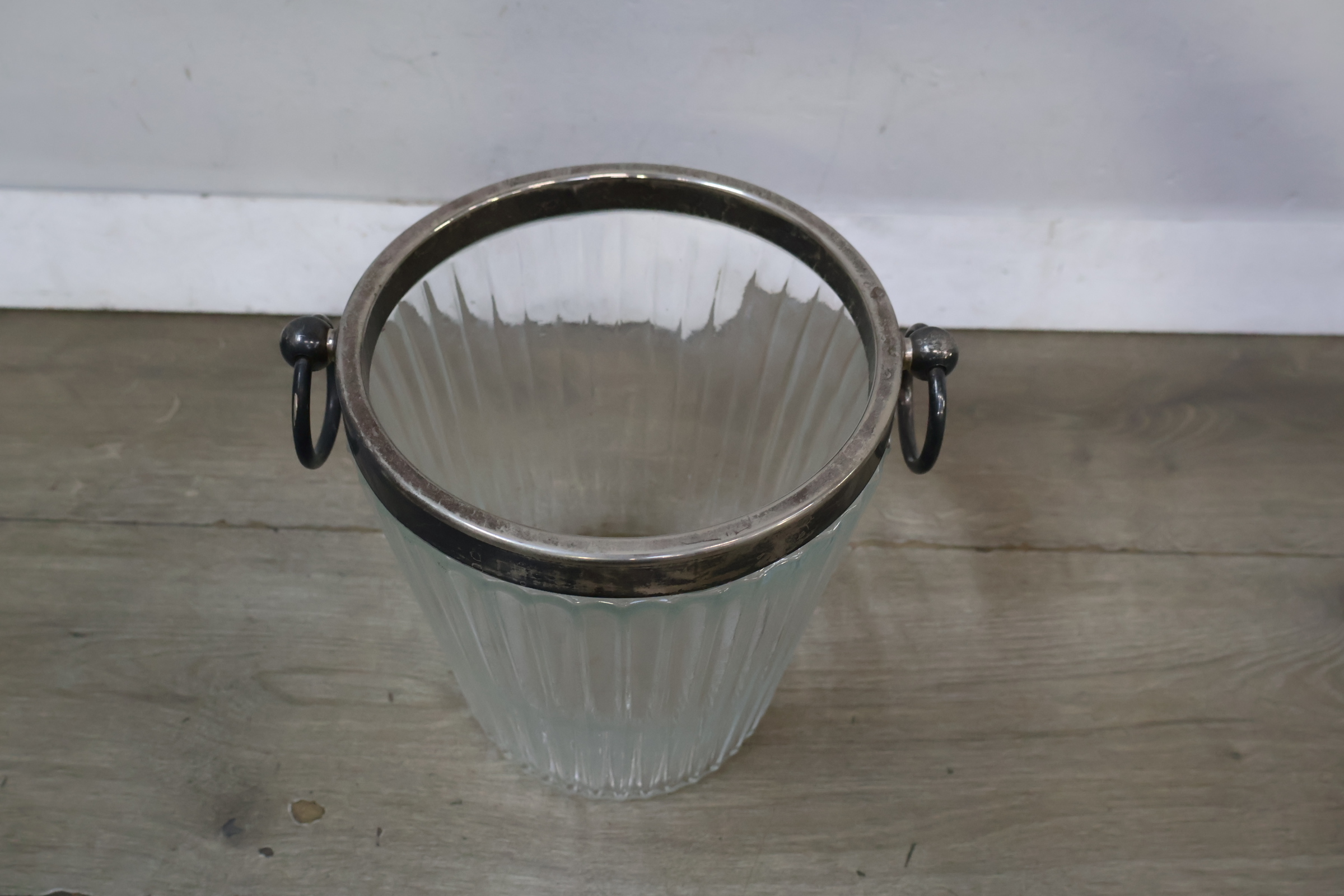 Glazen ijsemmer met metalen rand – foto 4 – kavel bij GSD Auctions, Zoeterwoude