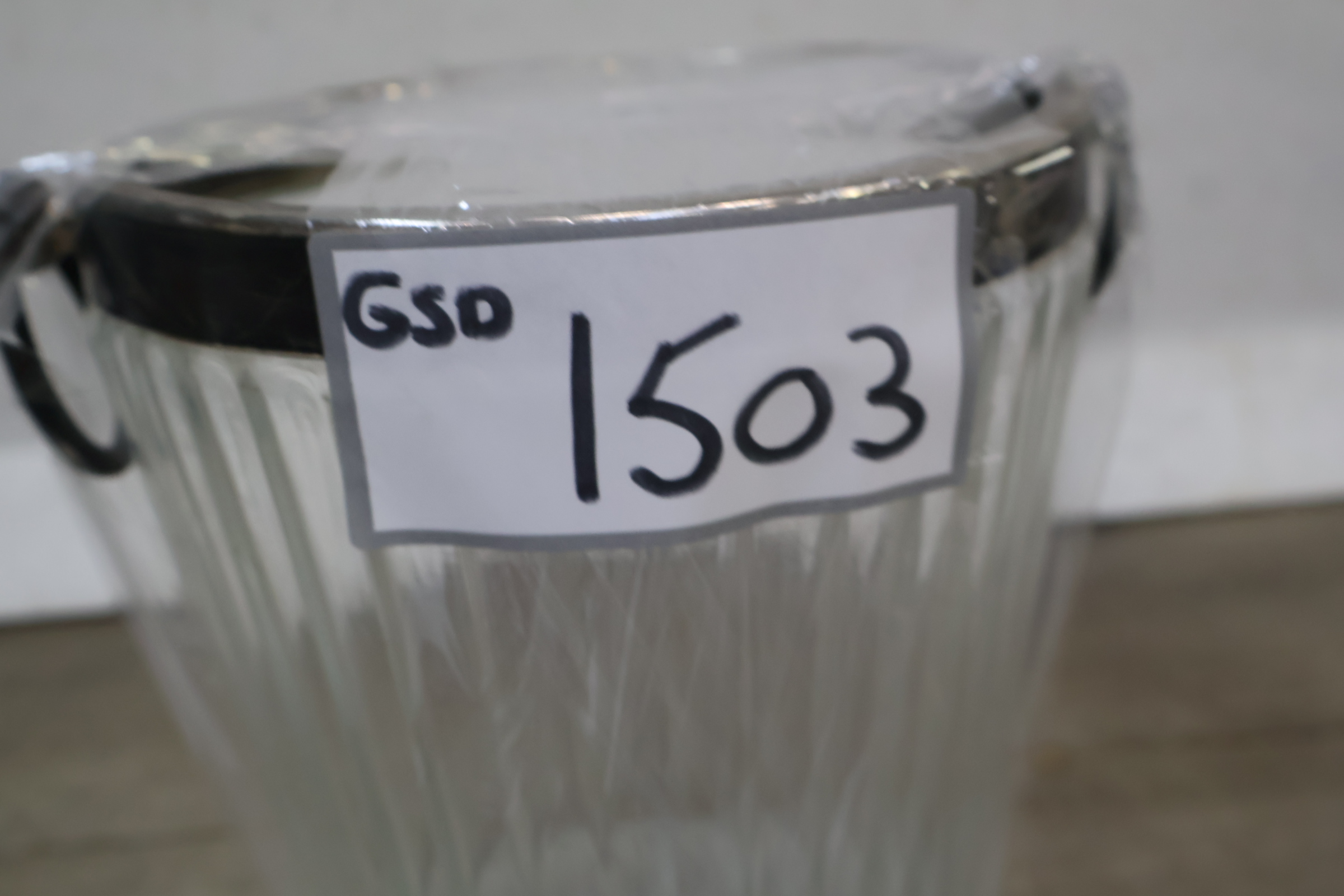 Glazen ijsemmer met metalen rand – foto 14 – kavel bij GSD Auctions, Zoeterwoude