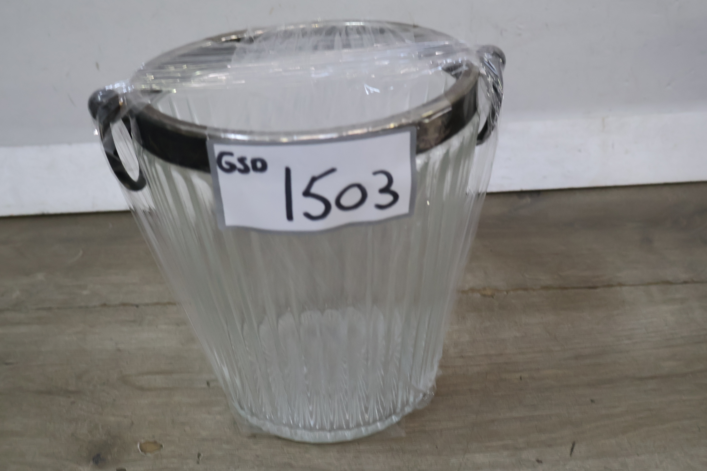 Glazen ijsemmer met metalen rand – foto 15 – kavel bij GSD Auctions, Zoeterwoude