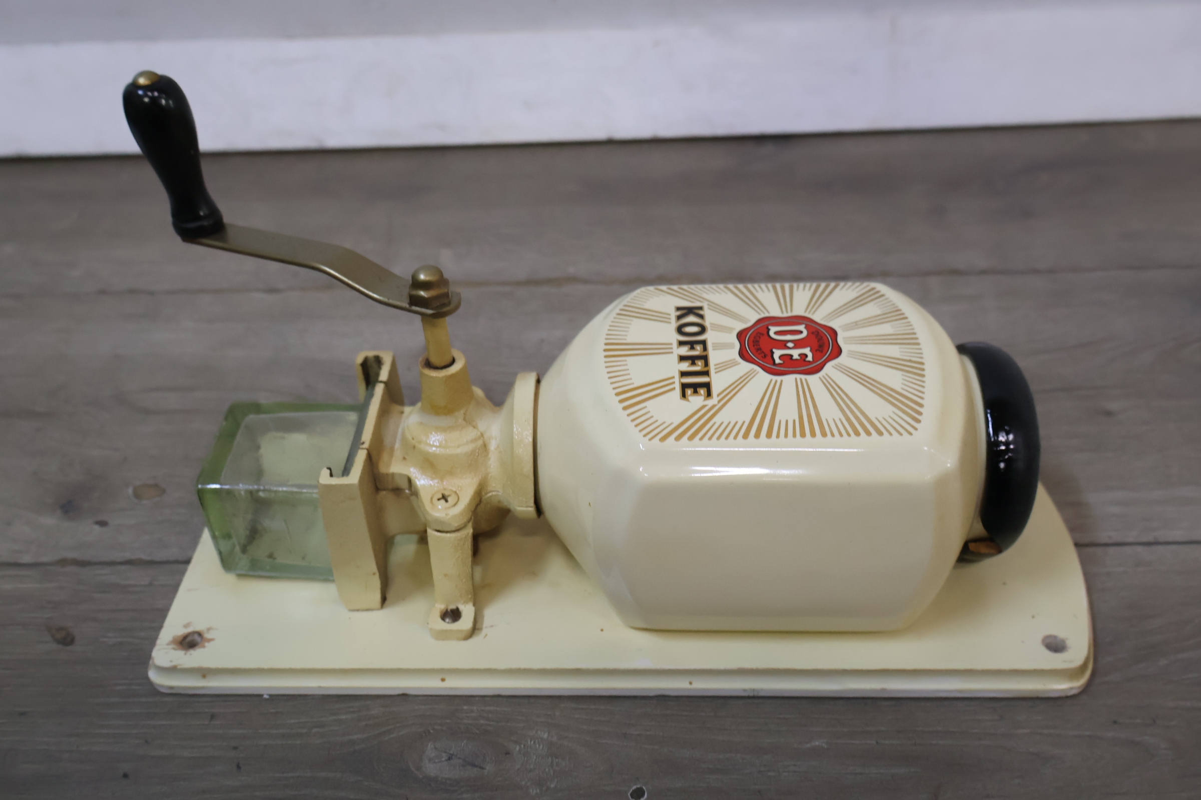 Douwe Egberts Koffiemolen – foto 3 – kavel bij GSD Auctions, Zoeterwoude