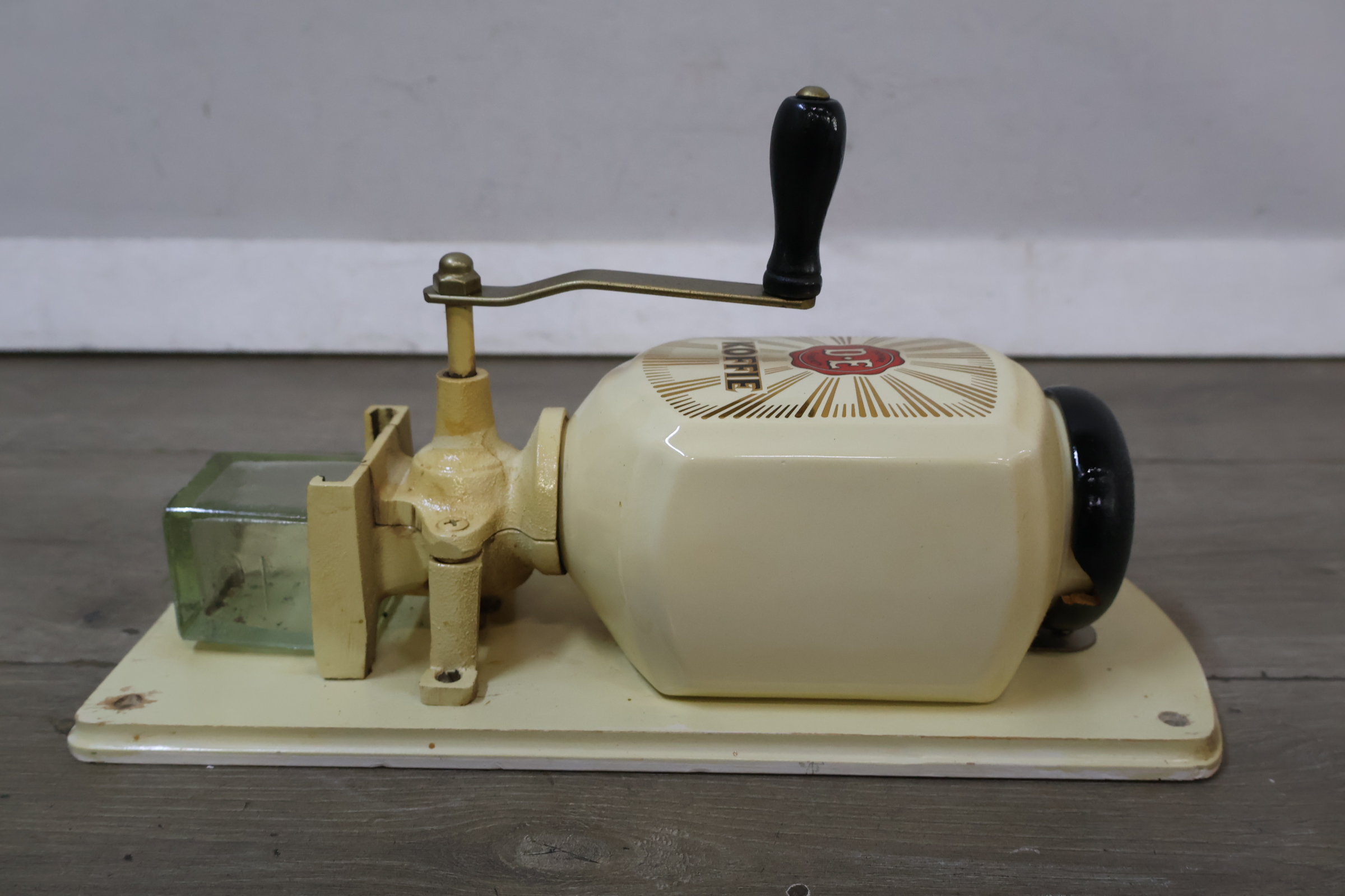Douwe Egberts Koffiemolen – foto 7 – kavel bij GSD Auctions, Zoeterwoude
