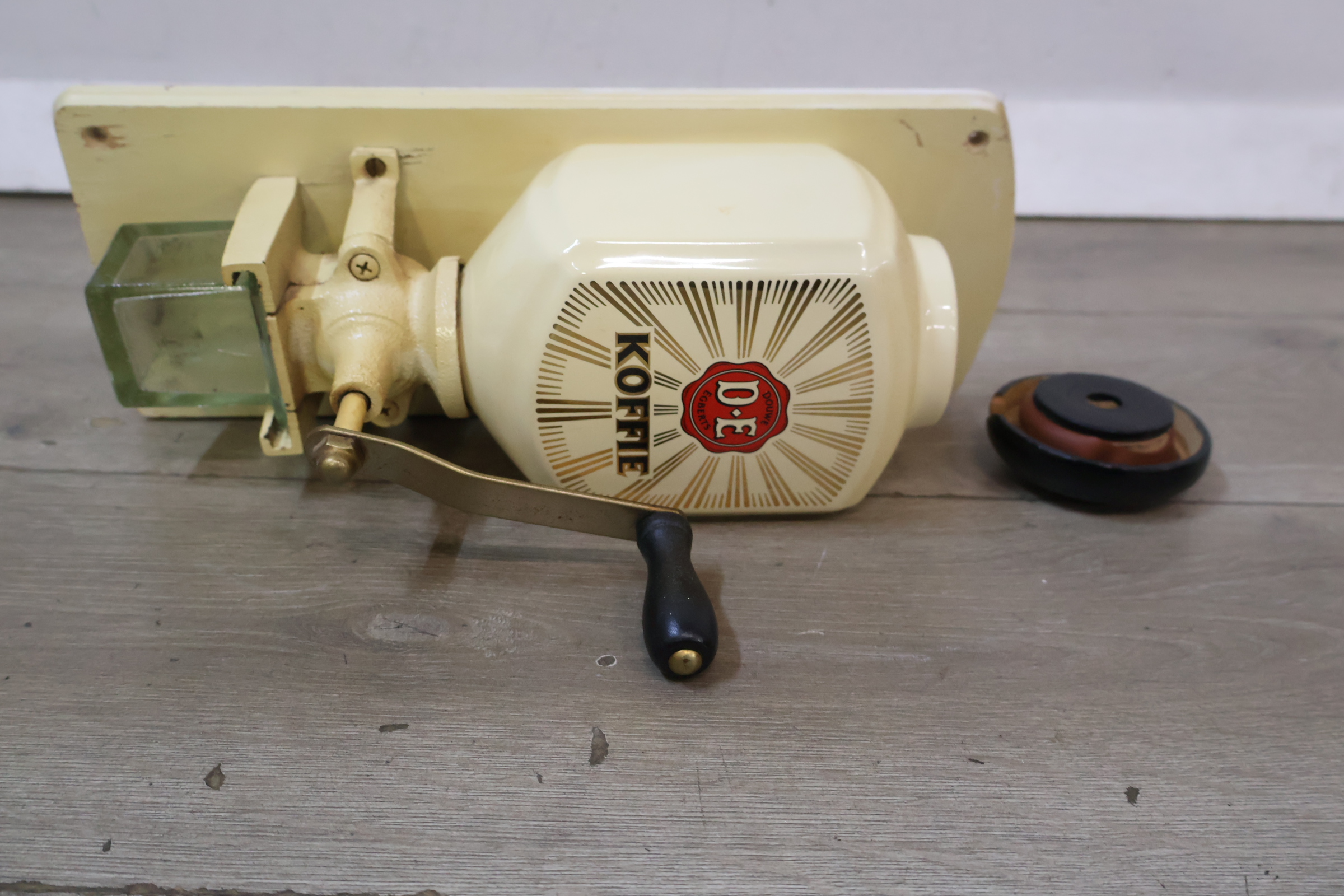 Douwe Egberts Koffiemolen – foto 11 – kavel bij GSD Auctions, Zoeterwoude