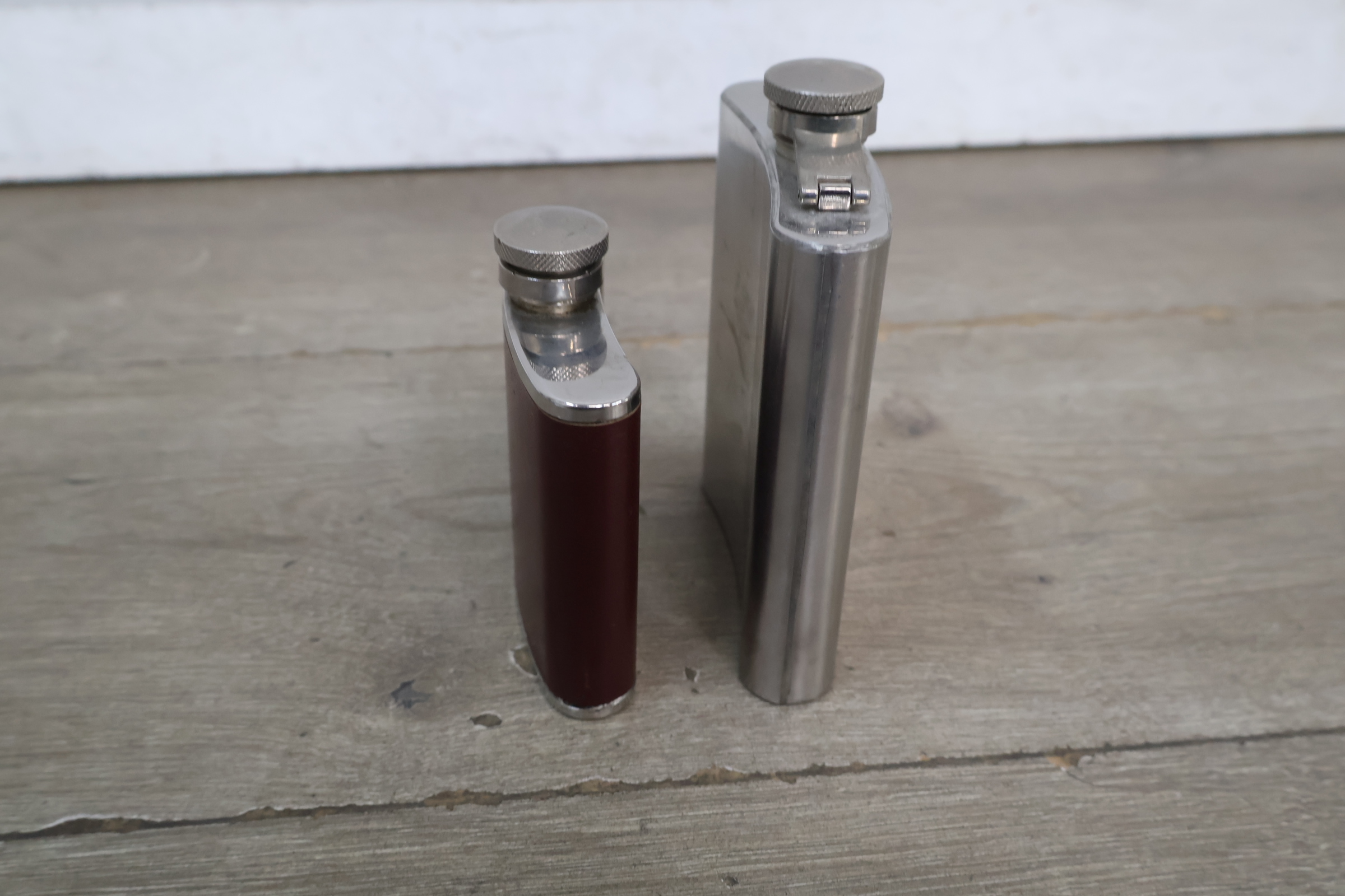Set van twee veldflessen – foto 6 – kavel bij GSD Auctions, Zoeterwoude