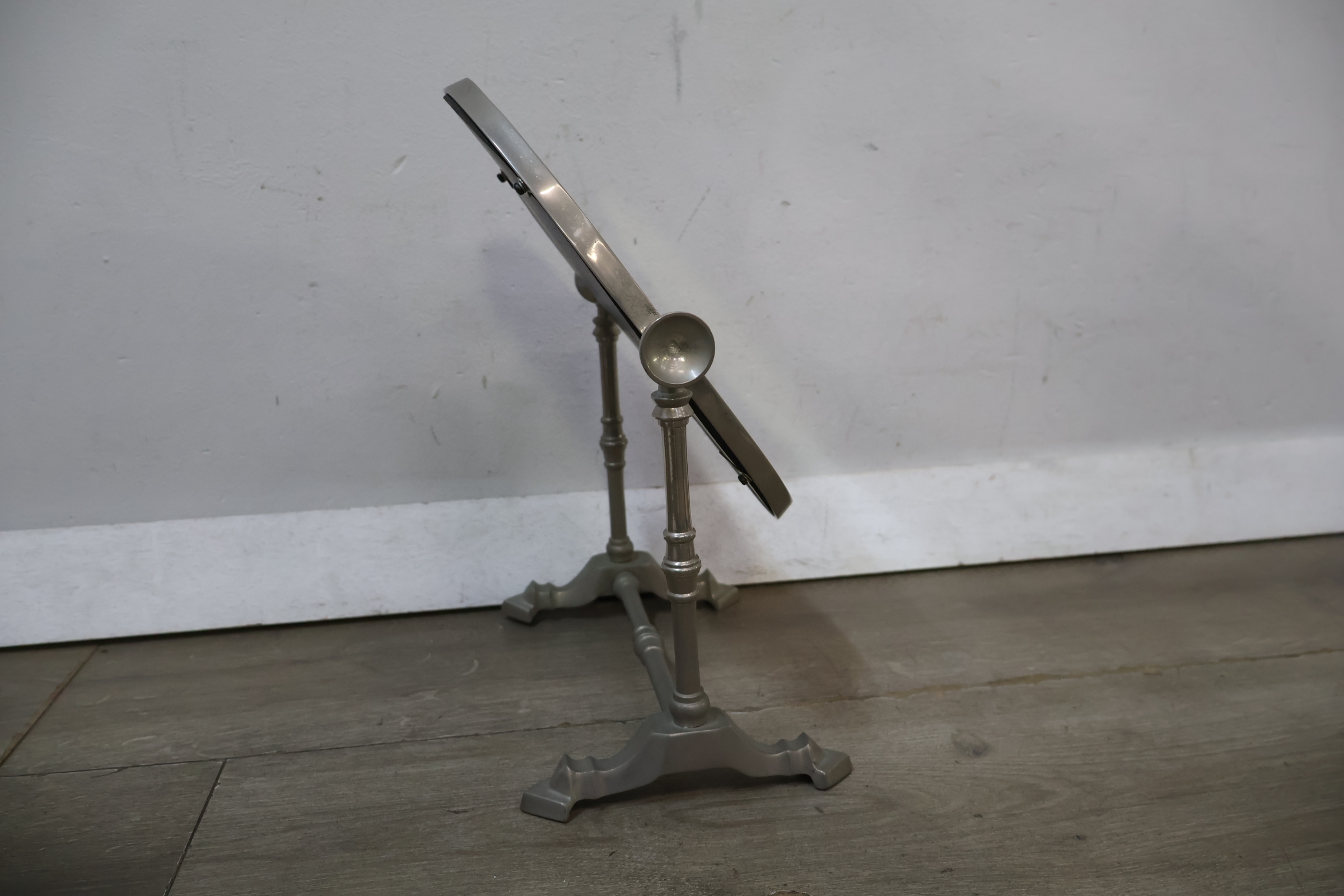 Tafelspiegel met metalen frame – foto 8 – kavel bij GSD Auctions, Zoeterwoude