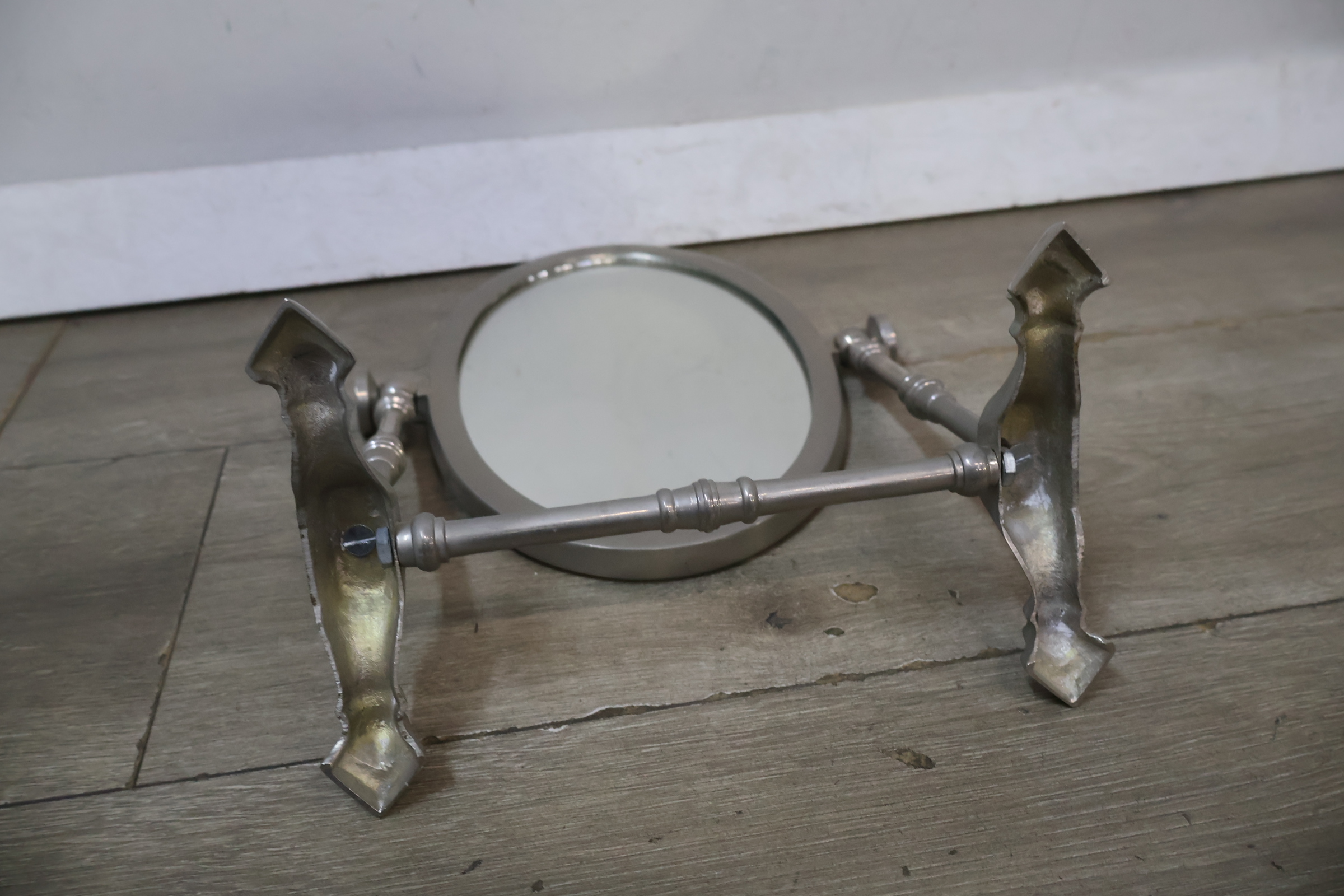 Tafelspiegel met metalen frame – foto 12 – kavel bij GSD Auctions, Zoeterwoude