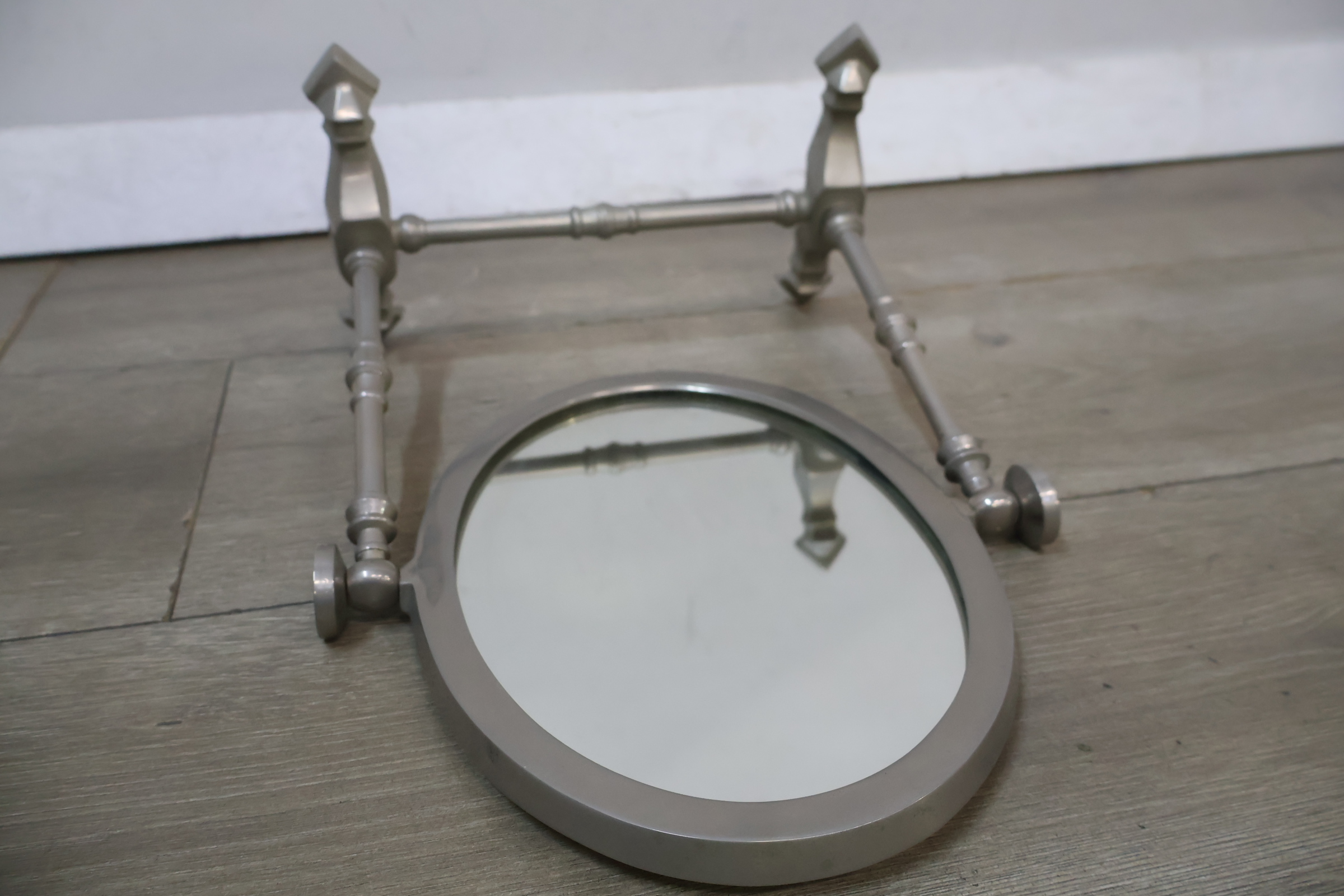 Tafelspiegel met metalen frame – foto 14 – kavel bij GSD Auctions, Zoeterwoude
