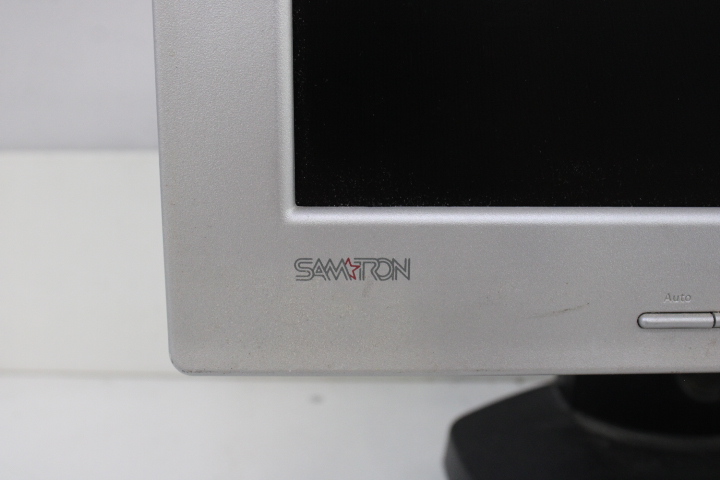 Samtron SyncMaster 51s computerscherm – foto 4 – kavel bij GSD Auctions, Zoeterwoude