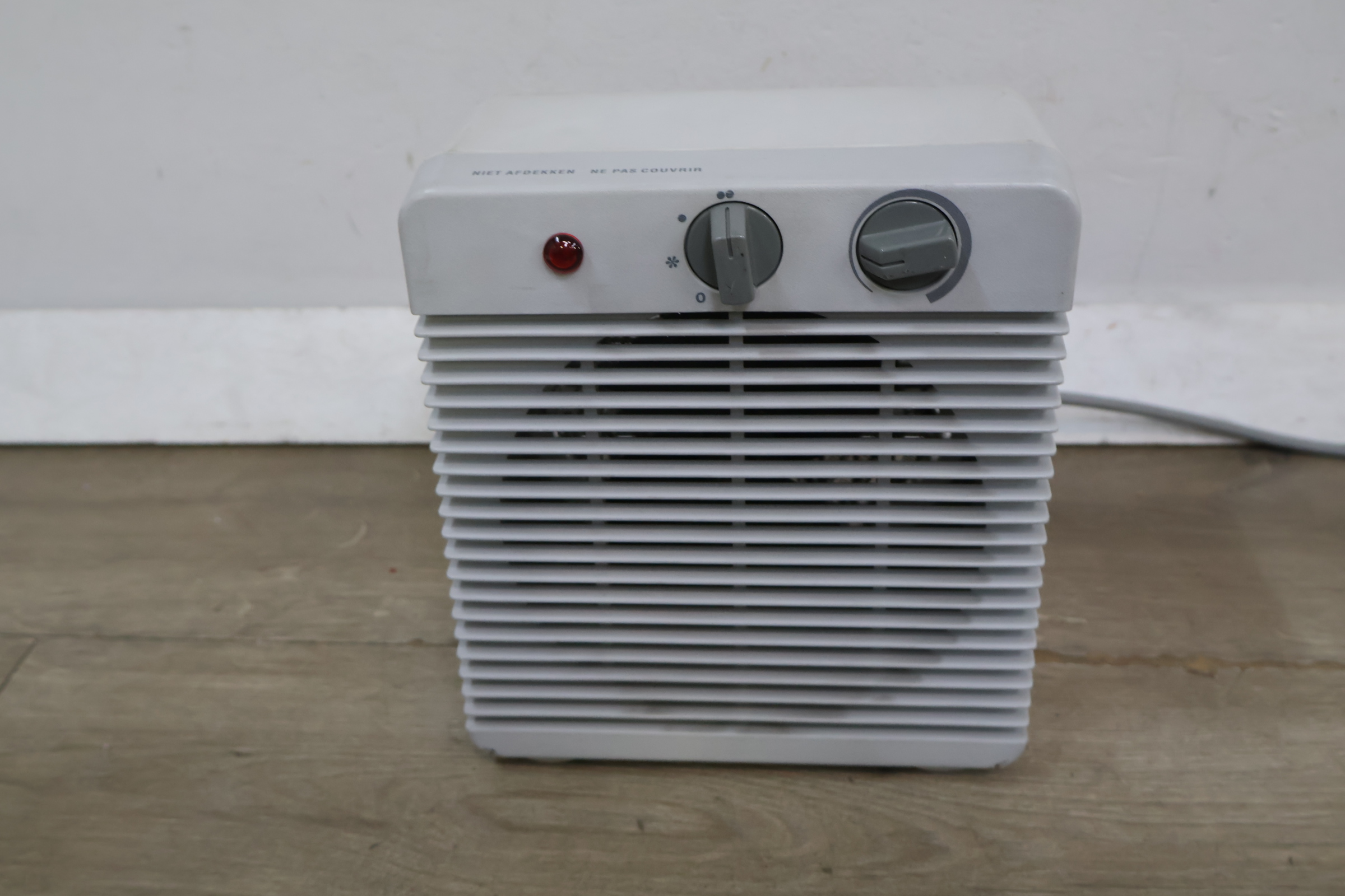 Elektrische ventilator kachel wit – foto 3 – kavel bij GSD Auctions, Zoeterwoude