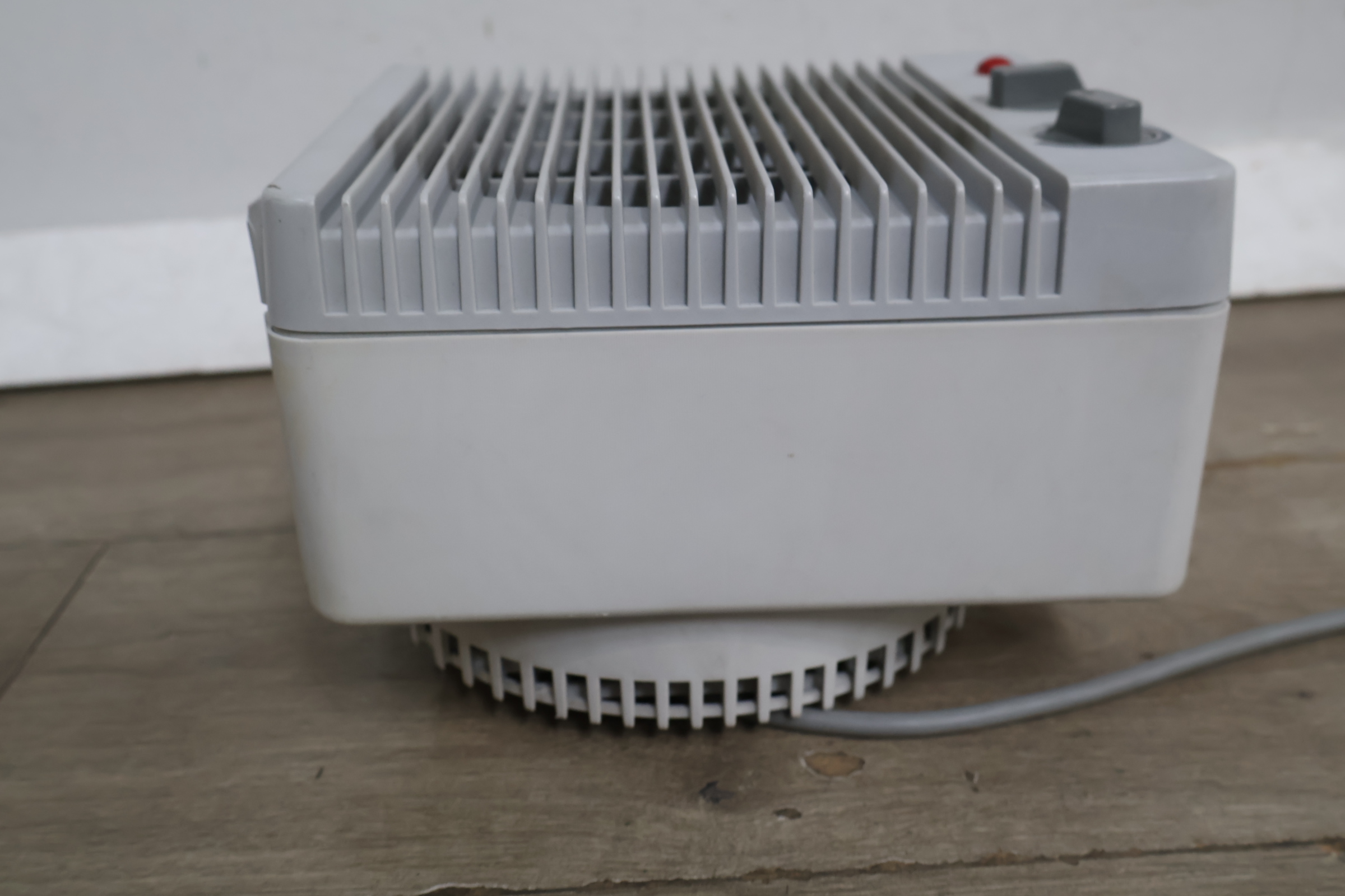 Elektrische ventilator kachel wit – foto 12 – kavel bij GSD Auctions, Zoeterwoude