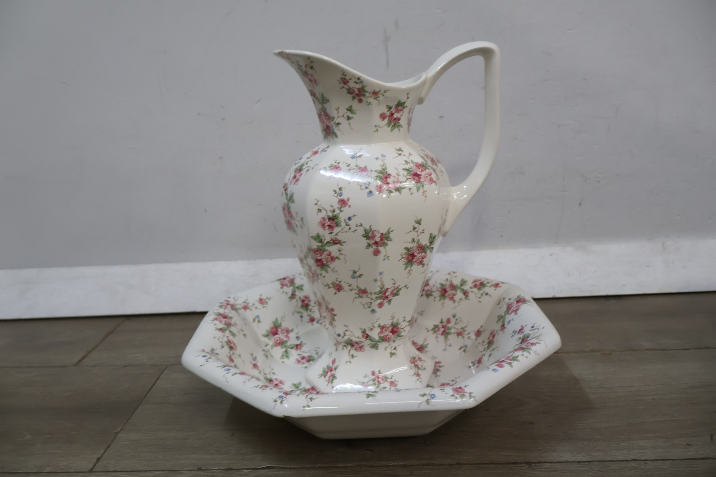 Porseleinen Lampetstel met bloemenmotief – foto 4 – kavel bij GSD Auctions, Zoeterwoude