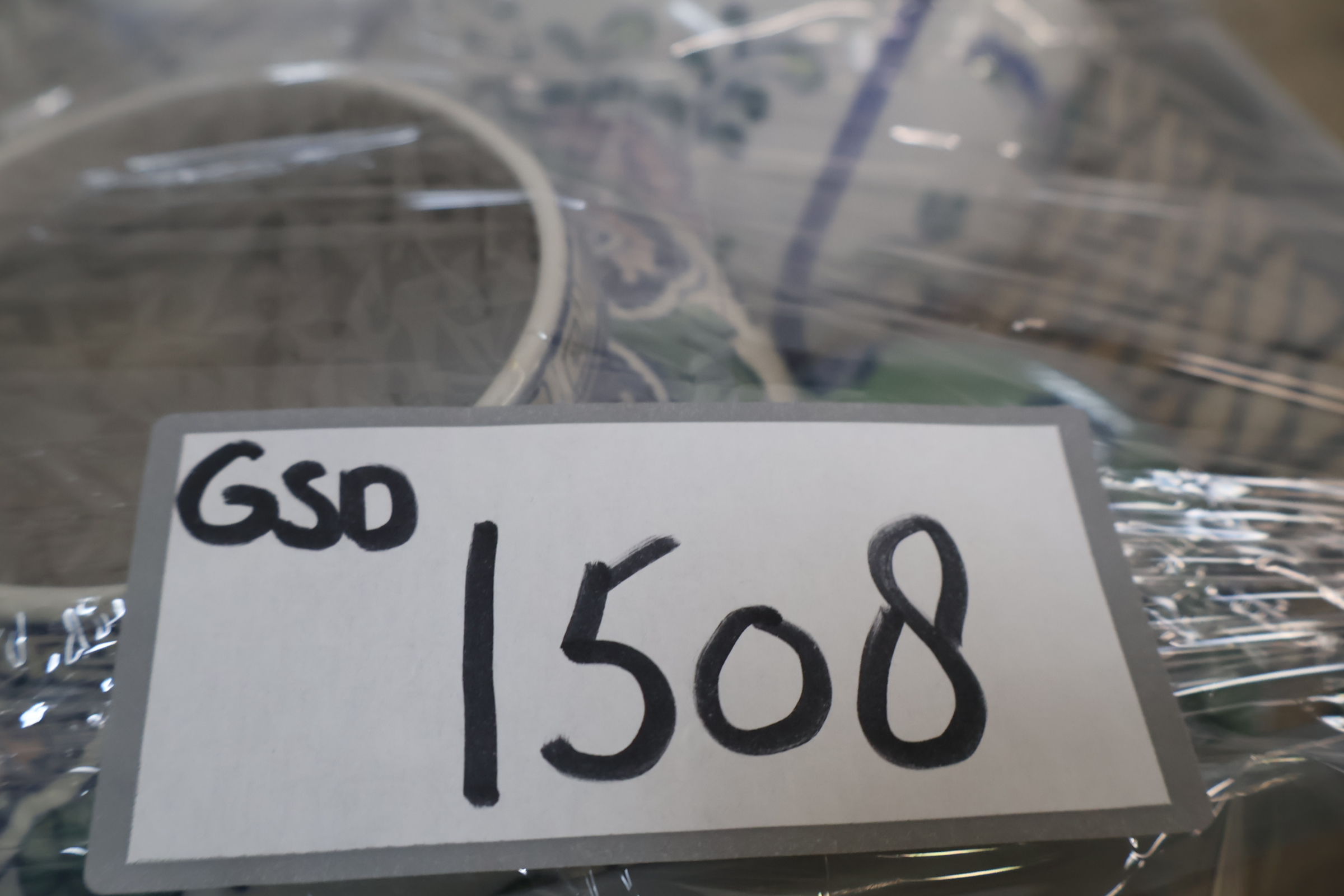 Set van drie keramische dekselvazen met bloemmotief – foto 22 – kavel bij GSD Auctions, Zoeterwoude
