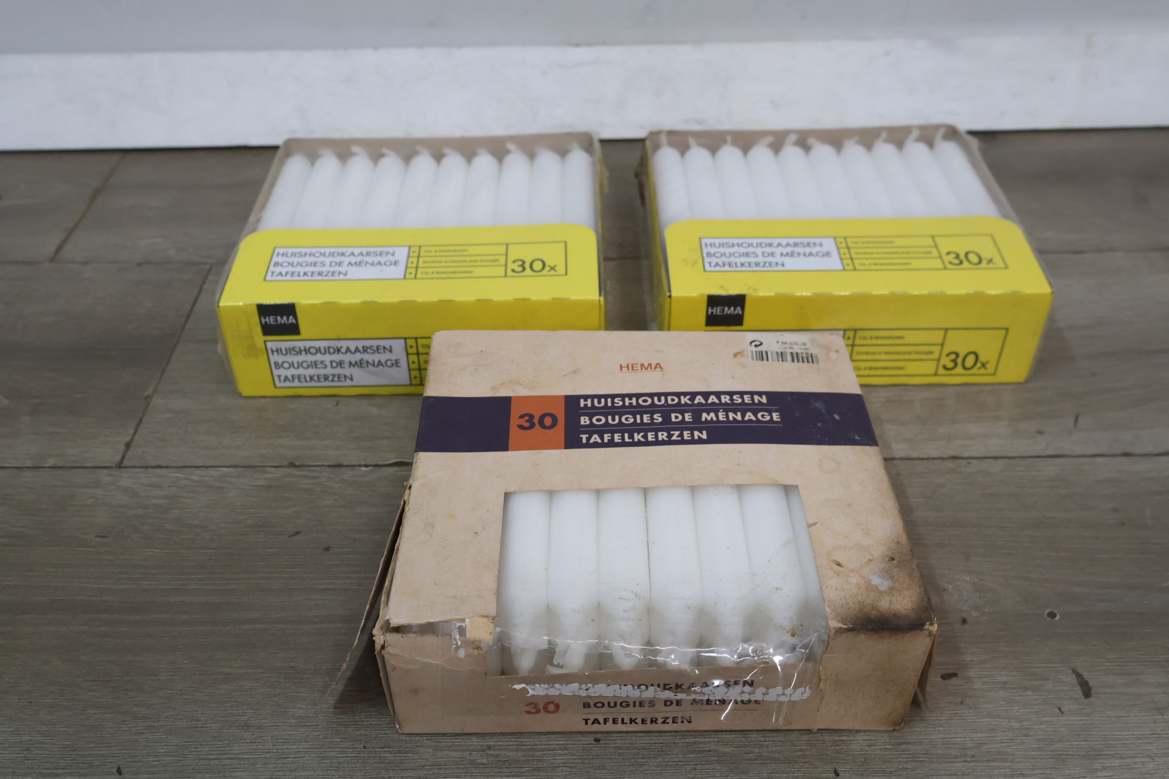 Hema huishoudkaarsen, 3 dozen van 30 stuks – foto 3 – kavel bij GSD Auctions, Zoeterwoude