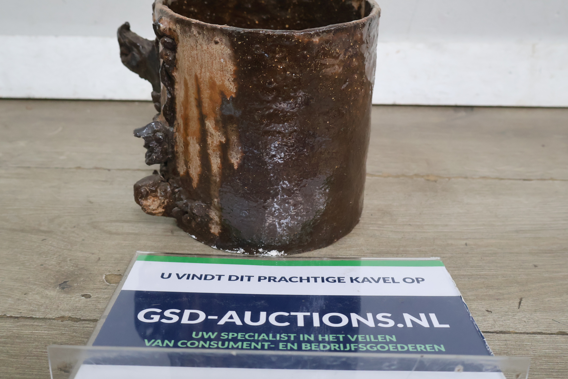Decoratieve bruine keramische bloempot – foto 5 – kavel bij GSD Auctions, Zoeterwoude