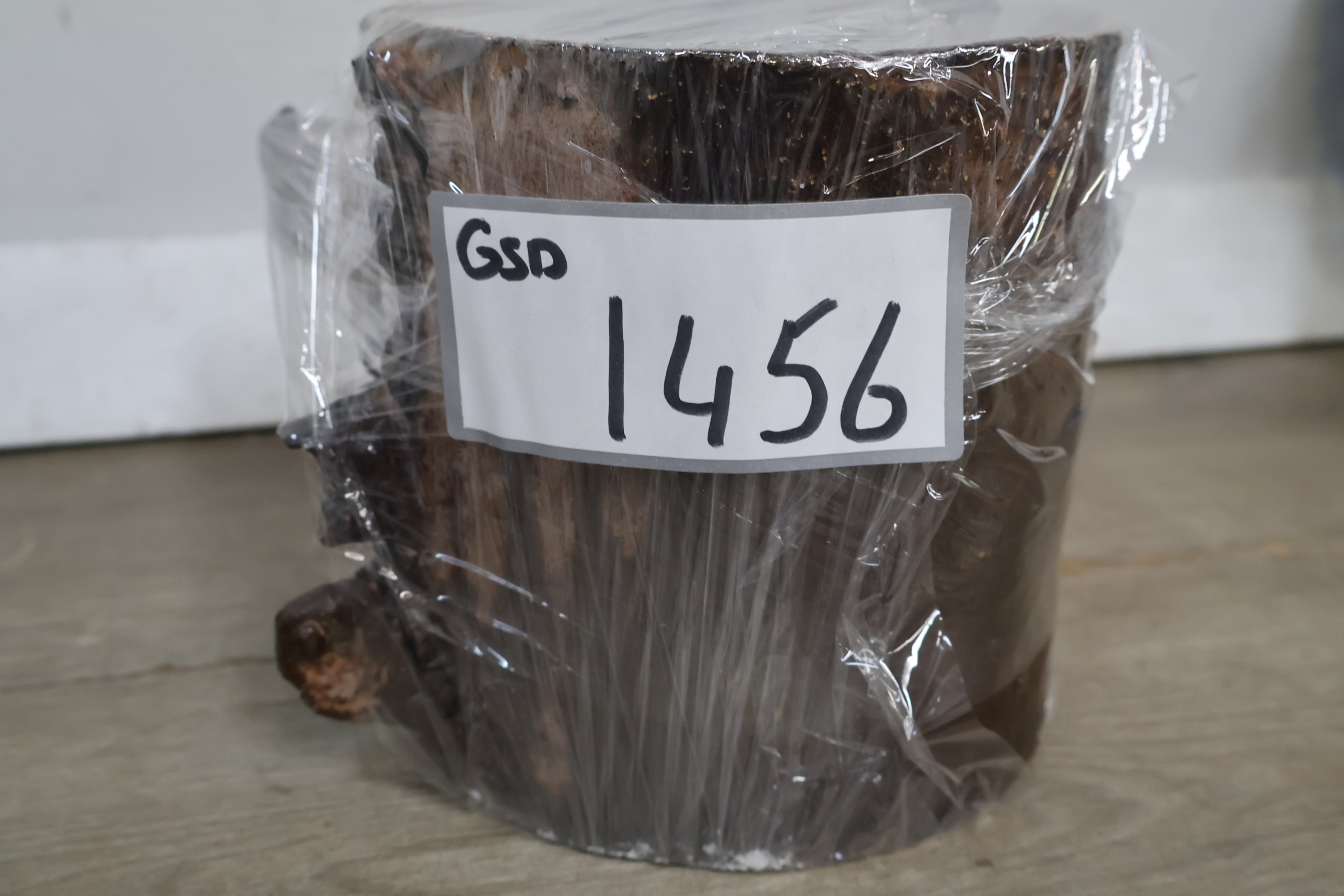 Decoratieve bruine keramische bloempot – foto 18 – kavel bij GSD Auctions, Zoeterwoude