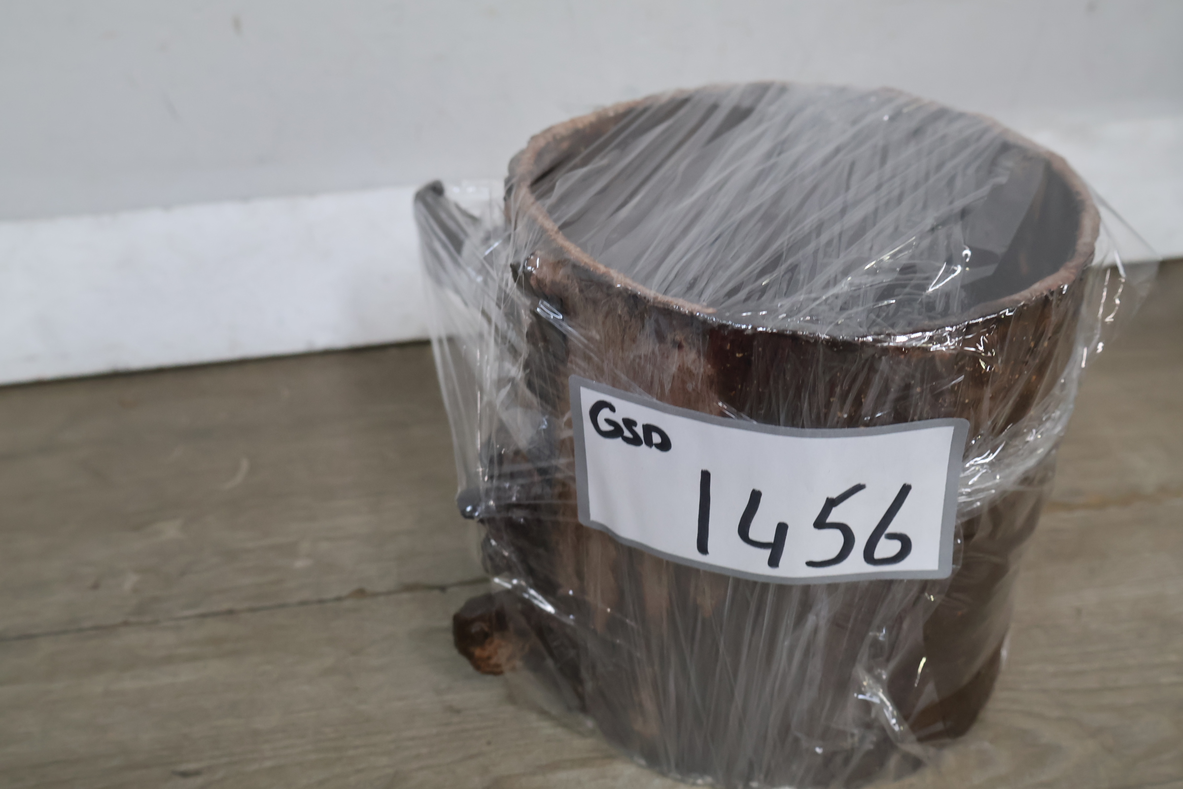 Decoratieve bruine keramische bloempot – foto 19 – kavel bij GSD Auctions, Zoeterwoude