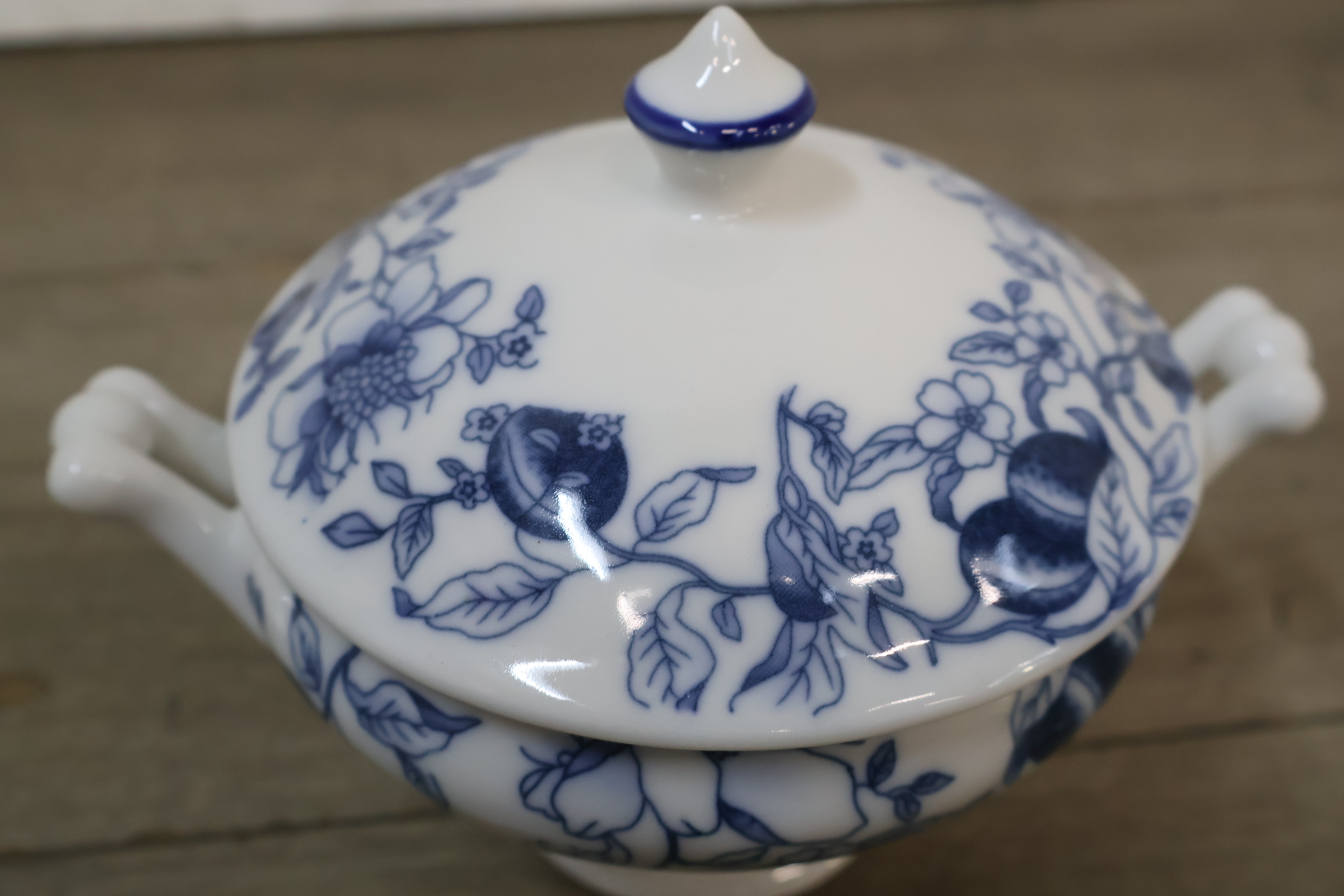 Keramische dekschaal – foto 10 – kavel bij GSD Auctions, Zoeterwoude