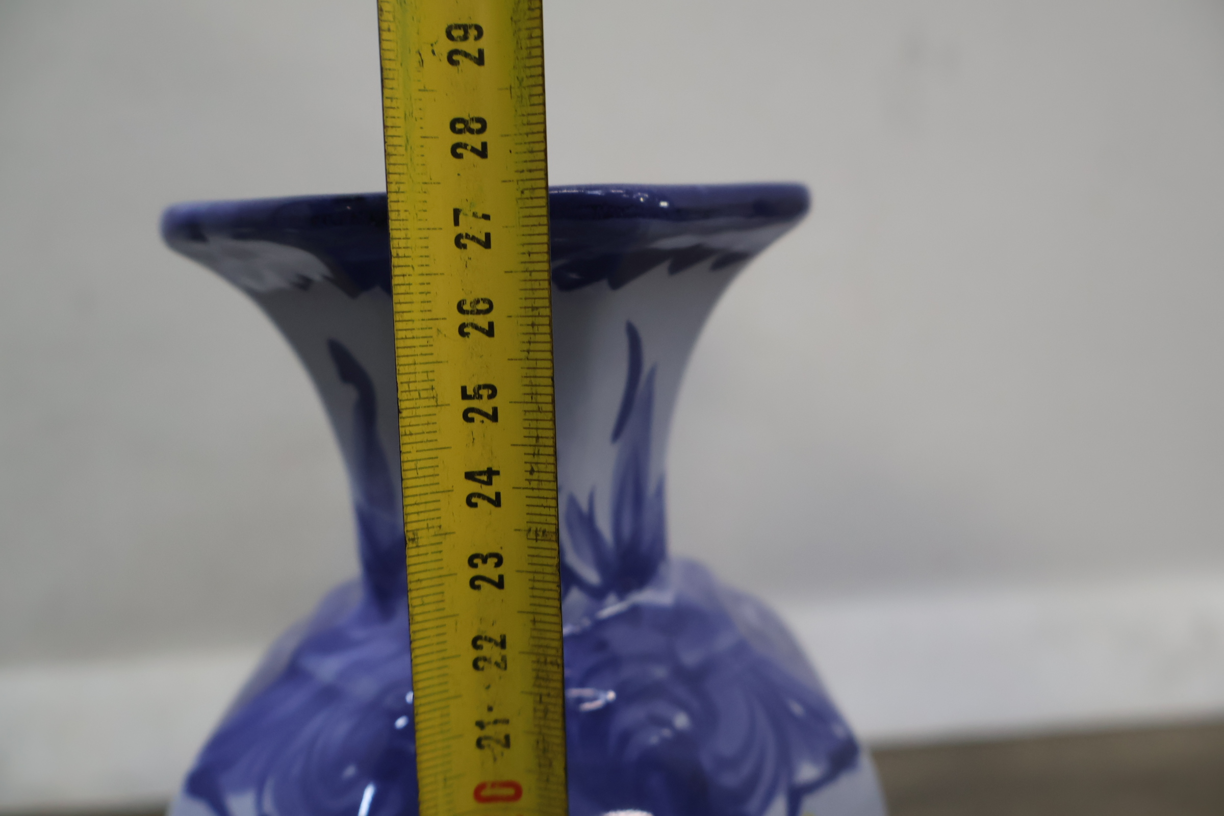 Keramische vaas met bloemenmotief – foto 17 – kavel bij GSD Auctions, Zoeterwoude