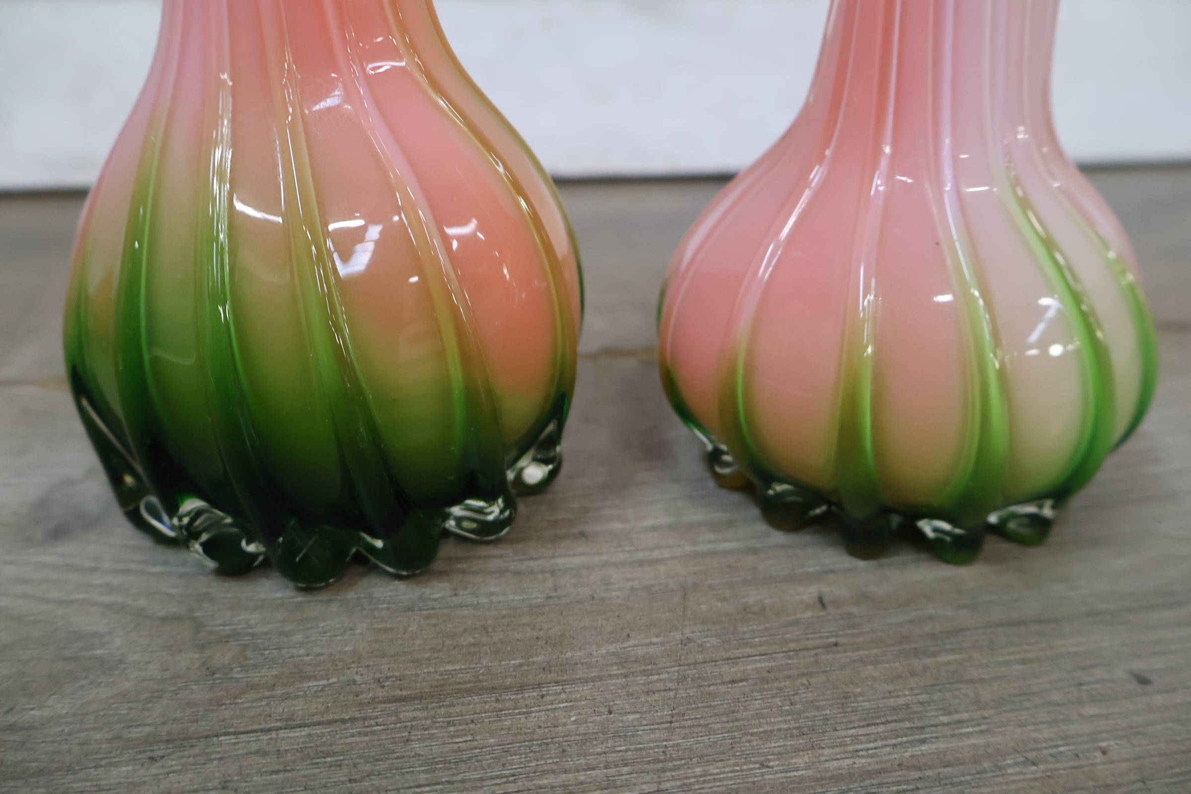 Set van drie glazen vazen – foto 7 – kavel bij GSD Auctions, Zoeterwoude