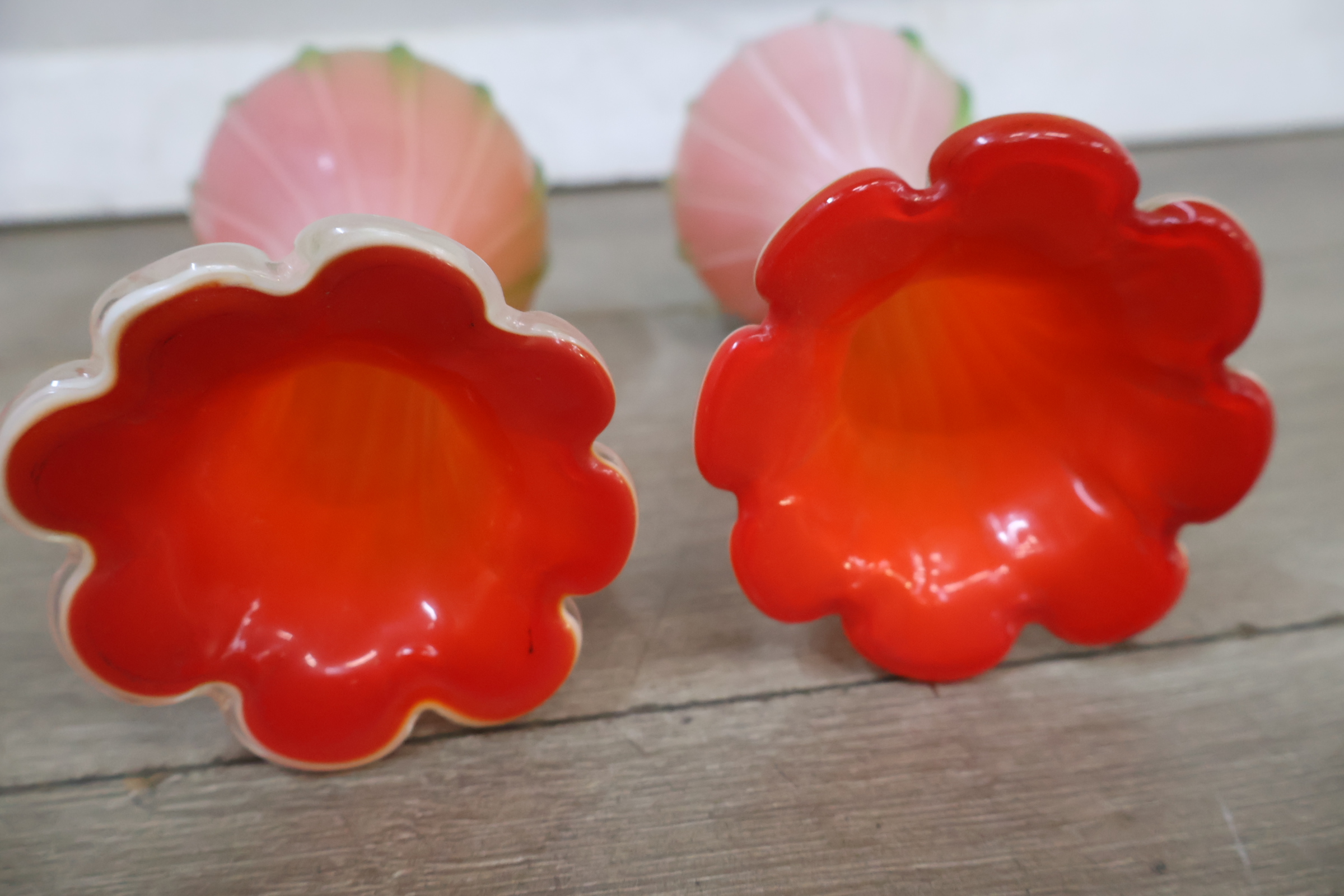 Set van drie glazen vazen – foto 8 – kavel bij GSD Auctions, Zoeterwoude