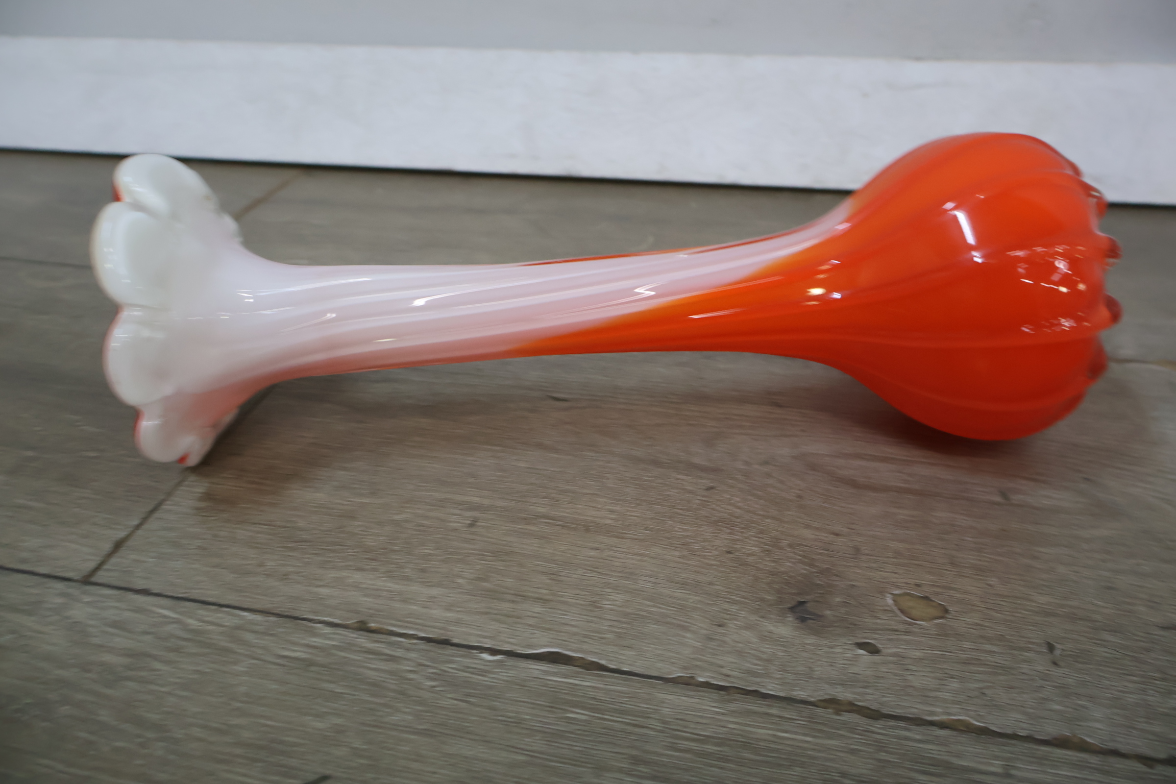Set van drie glazen vazen – foto 11 – kavel bij GSD Auctions, Zoeterwoude