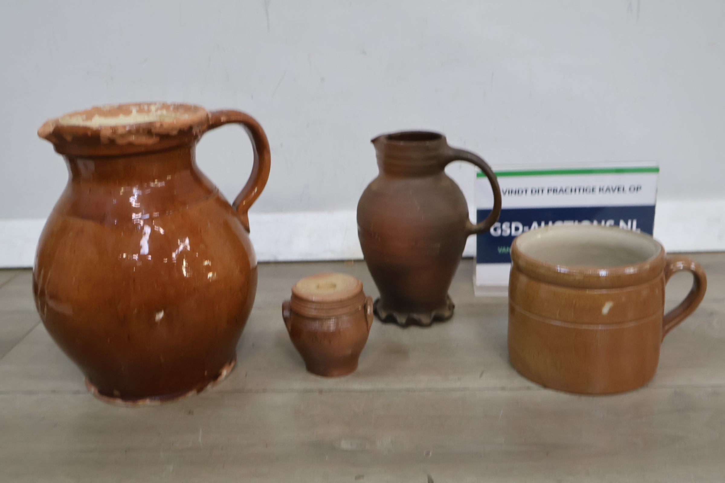 Set van 4 bruine aardewerk potten – foto 2 – kavel bij GSD Auctions, Zoeterwoude