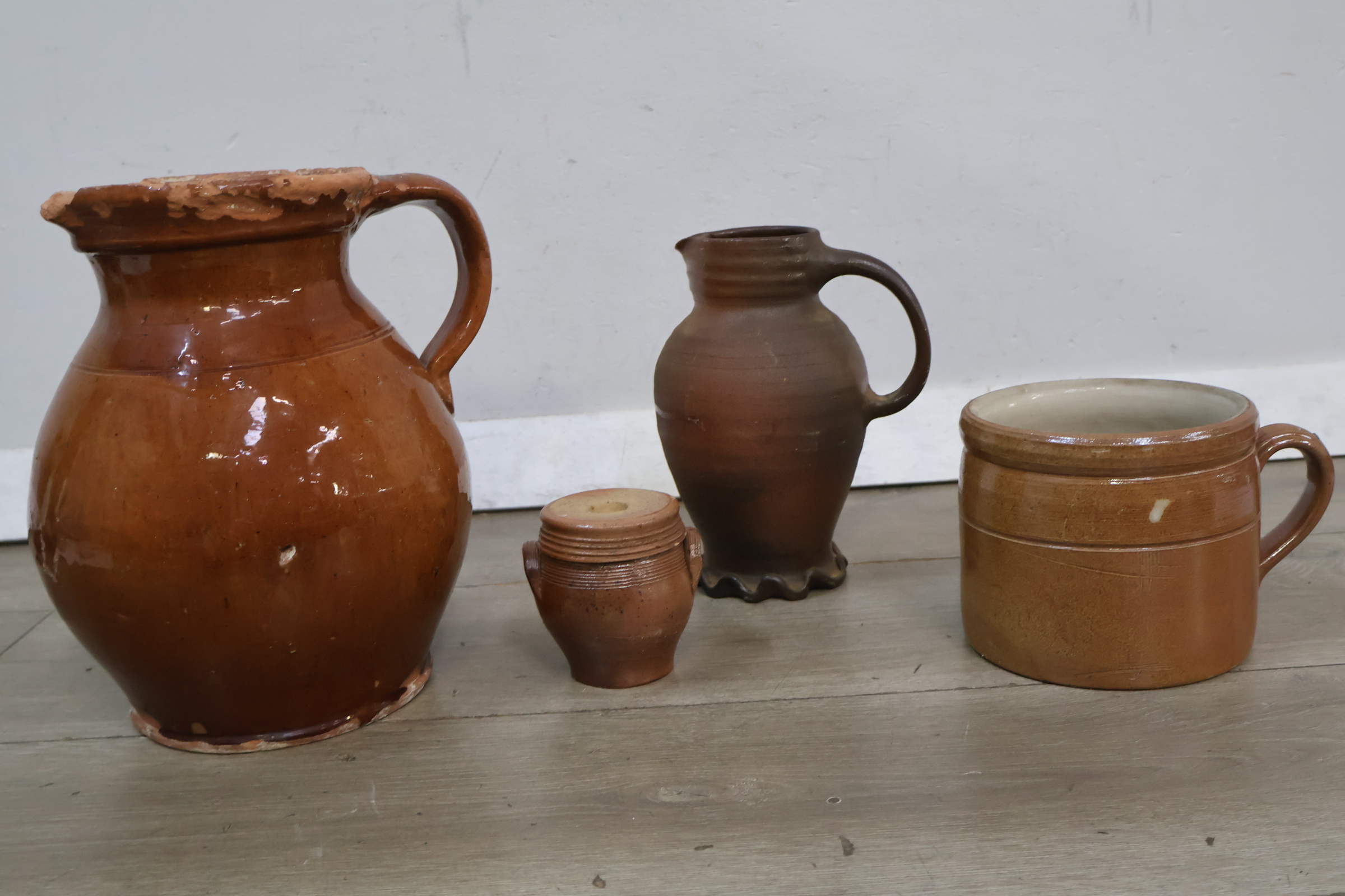 Set van 4 bruine aardewerk potten – foto 3 – kavel bij GSD Auctions, Zoeterwoude