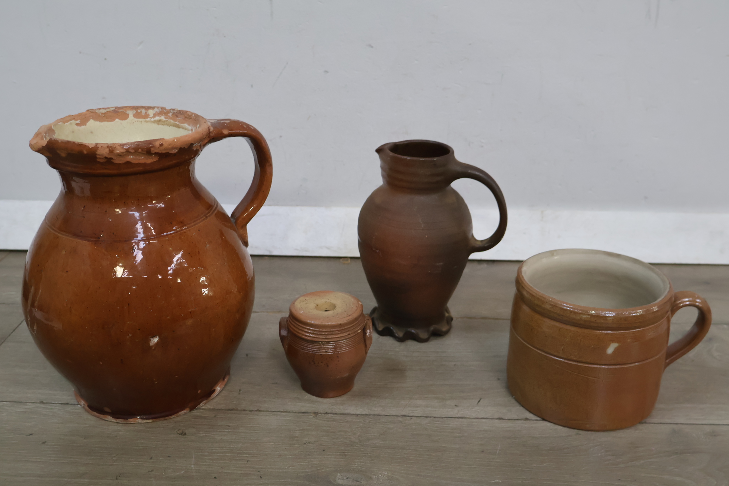 Set van 4 bruine aardewerk potten – foto 4 – kavel bij GSD Auctions, Zoeterwoude