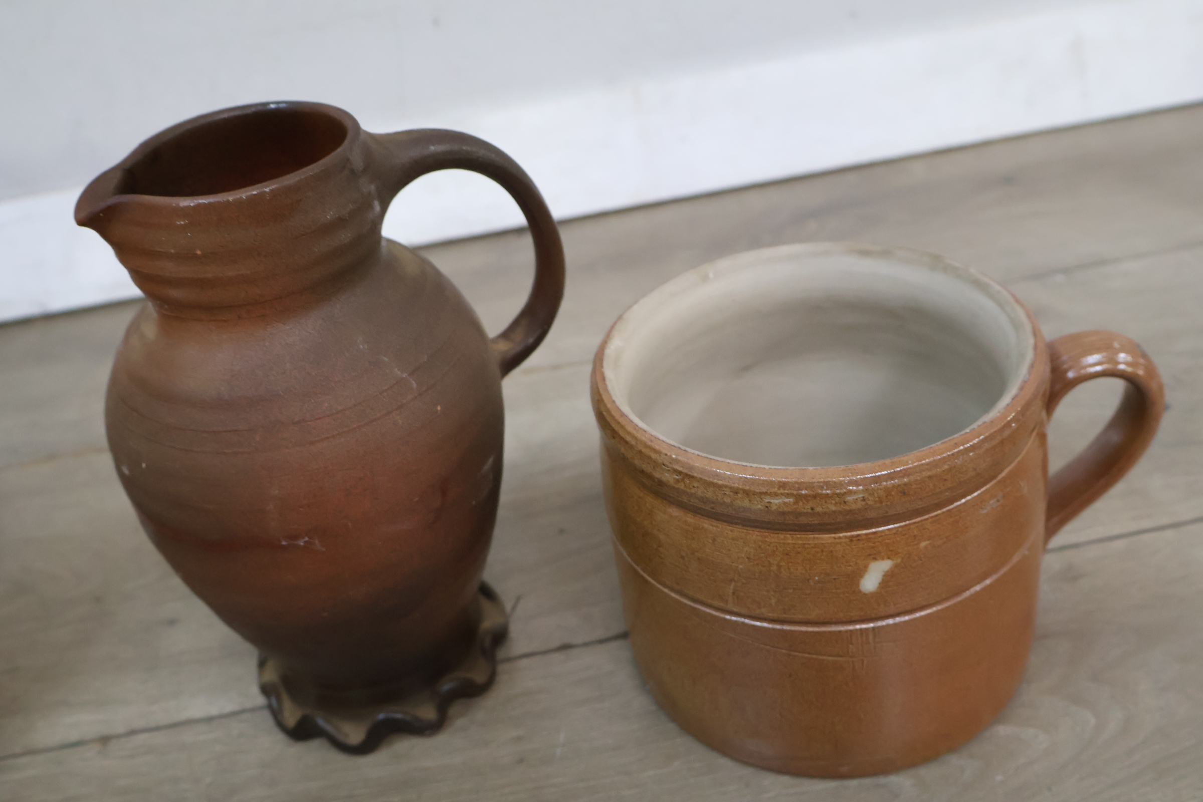 Set van 4 bruine aardewerk potten – foto 7 – kavel bij GSD Auctions, Zoeterwoude