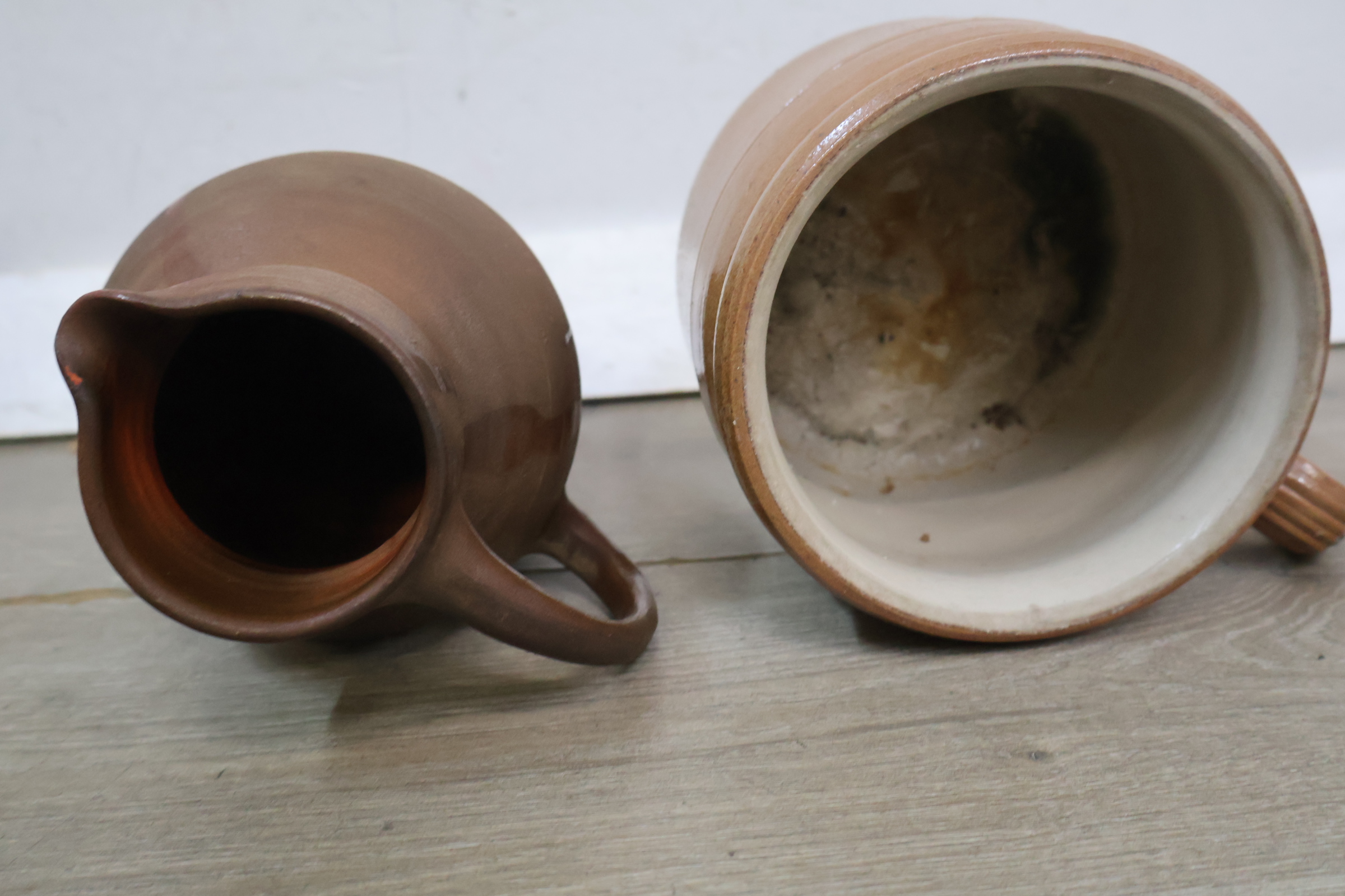 Set van 4 bruine aardewerk potten – foto 8 – kavel bij GSD Auctions, Zoeterwoude