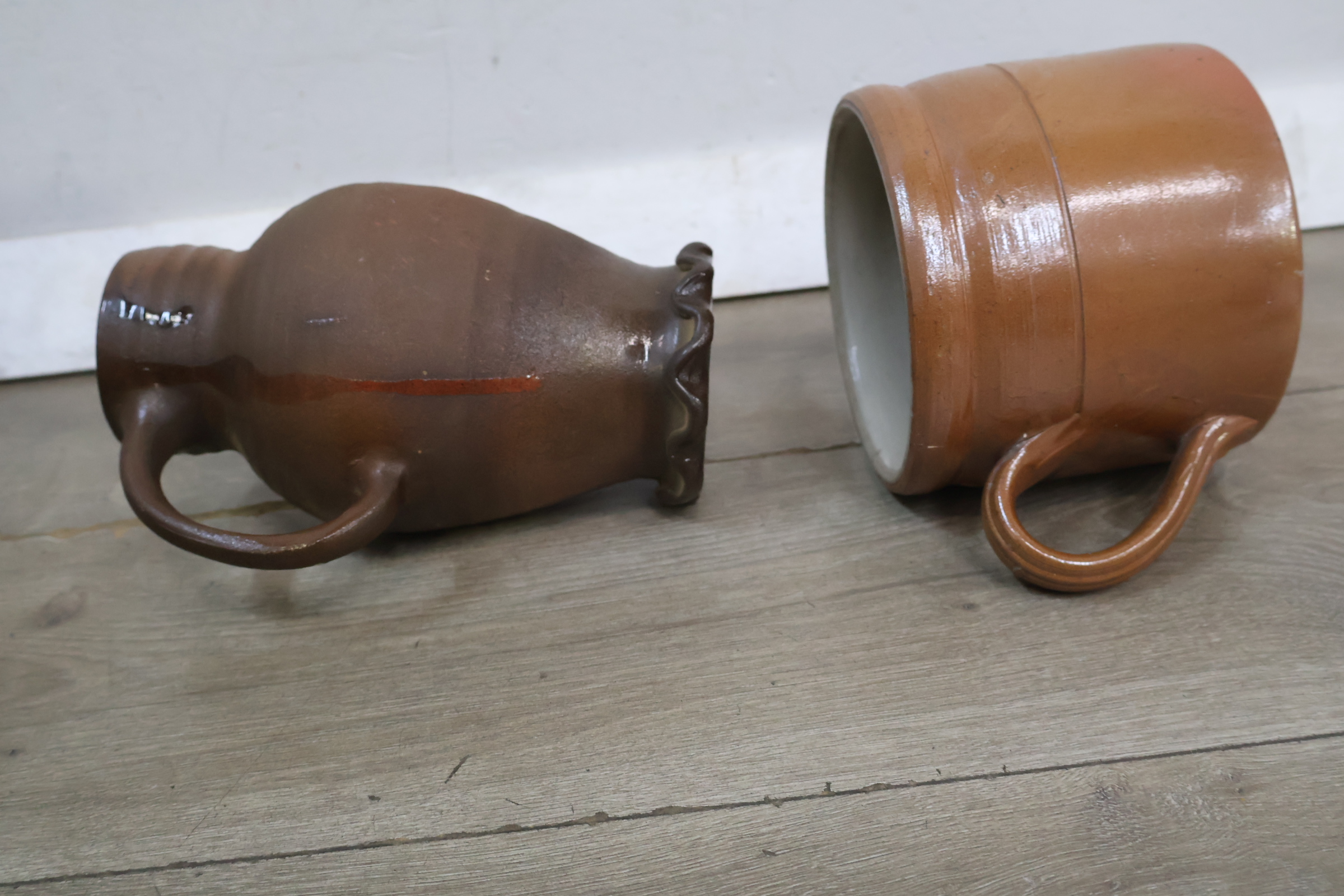 Set van 4 bruine aardewerk potten – foto 9 – kavel bij GSD Auctions, Zoeterwoude