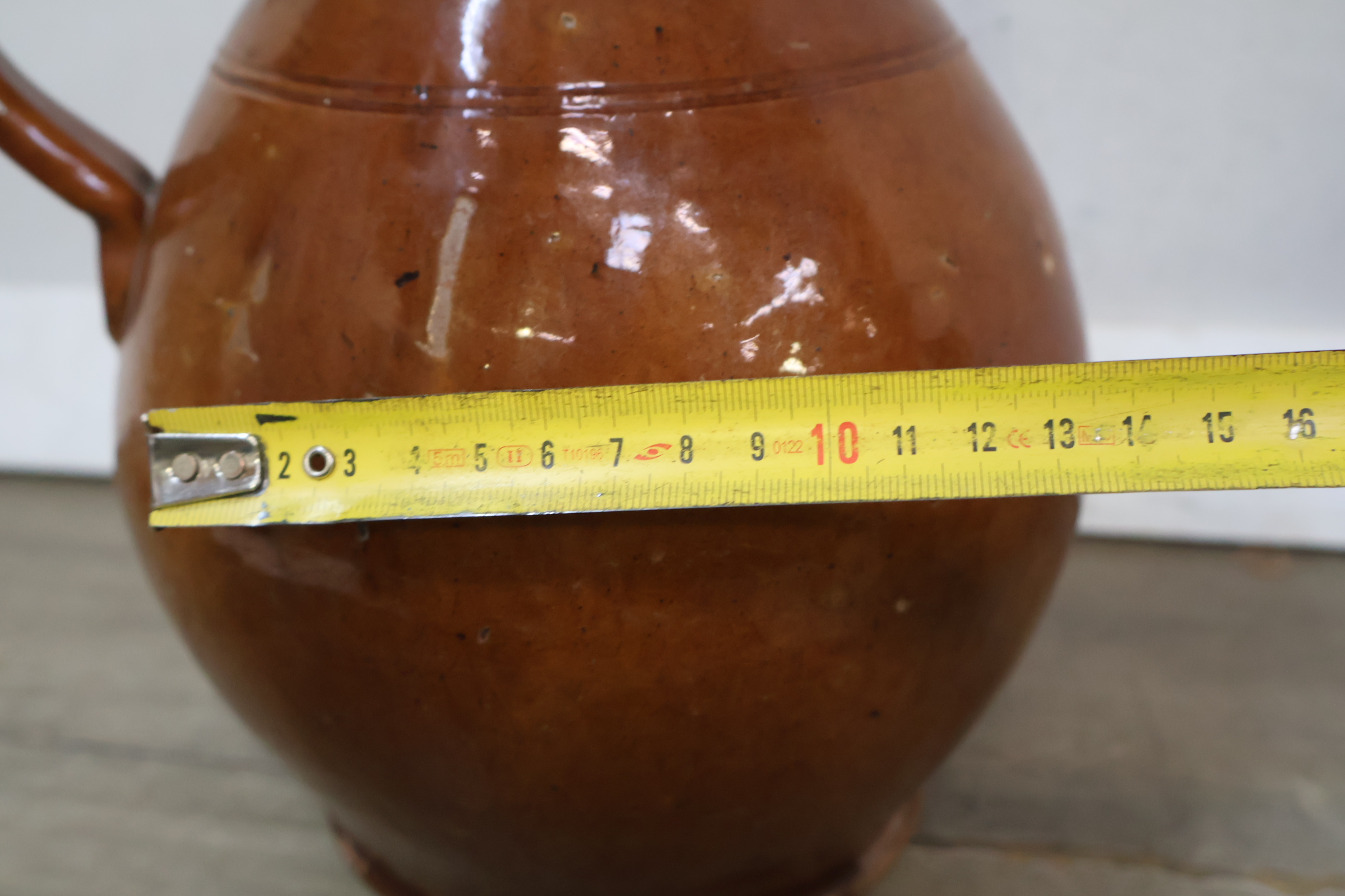 Set van 4 bruine aardewerk potten – foto 19 – kavel bij GSD Auctions, Zoeterwoude
