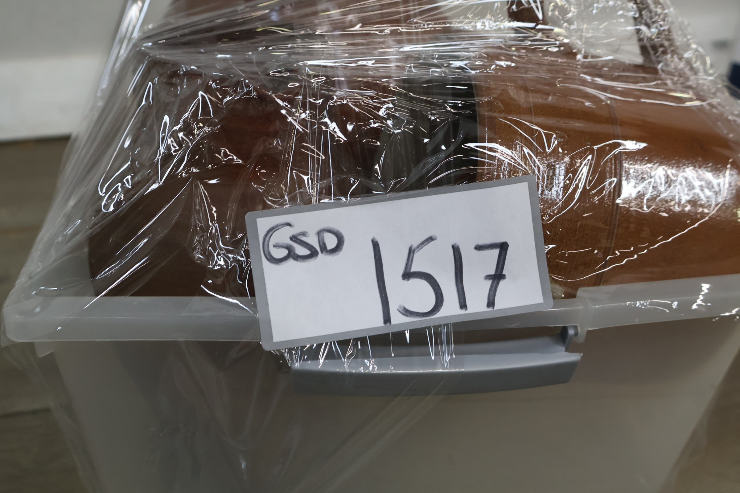 Set van 4 bruine aardewerk potten – foto 21 – kavel bij GSD Auctions, Zoeterwoude