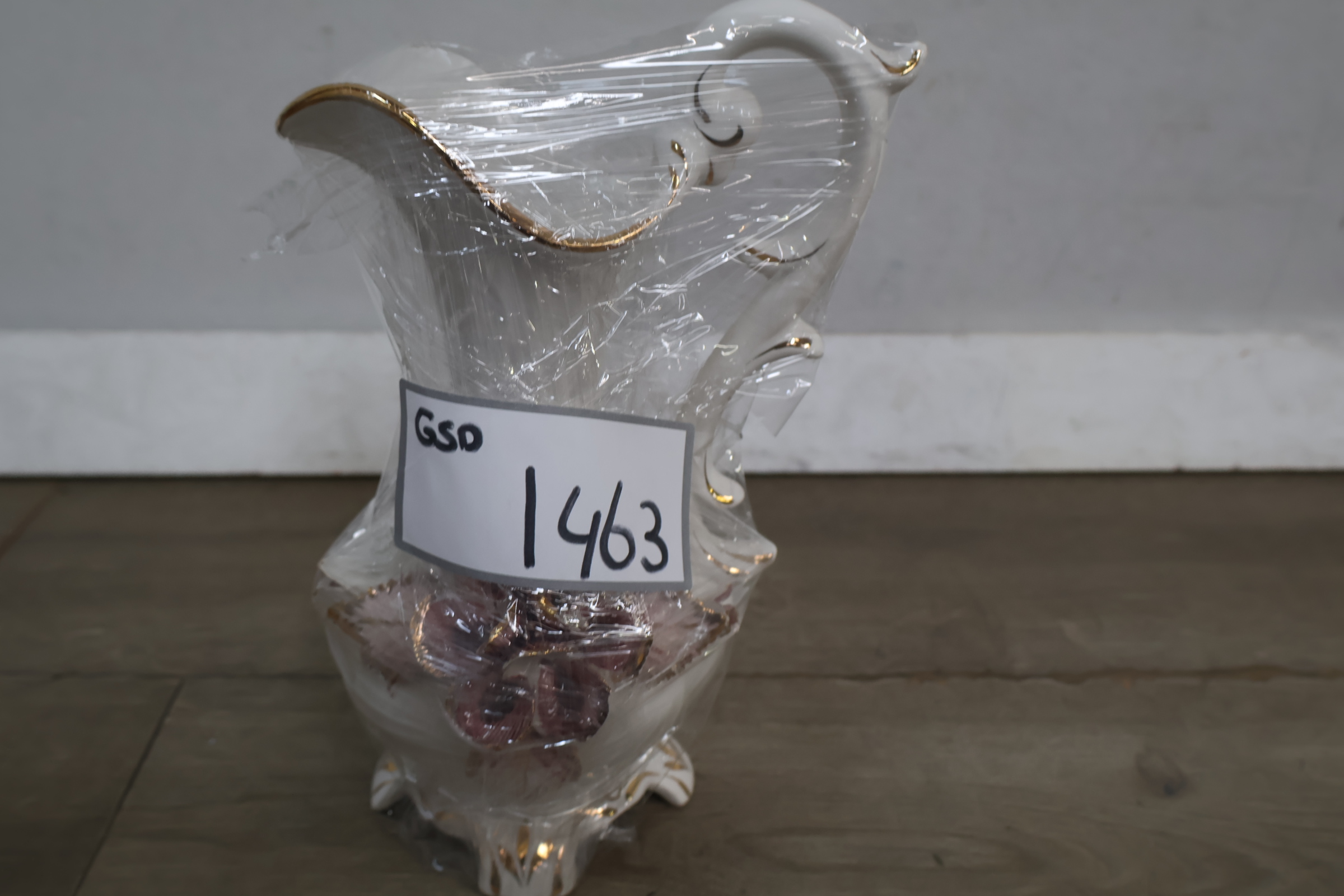 Decoratieve witte porseleinen kan met bloemornament – foto 19 – kavel bij GSD Auctions, Zoeterwoude